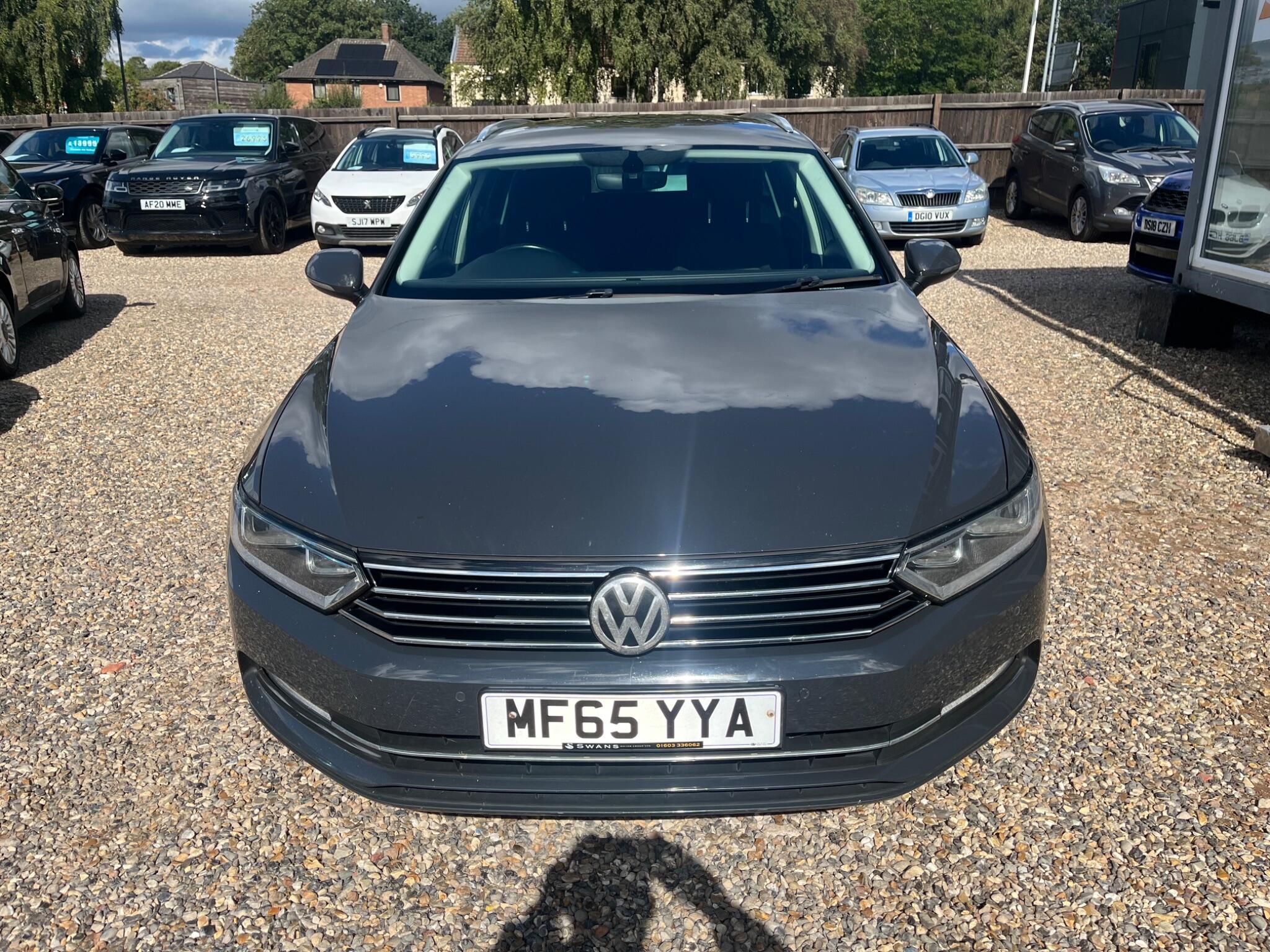 Volkswagen Passat view 2