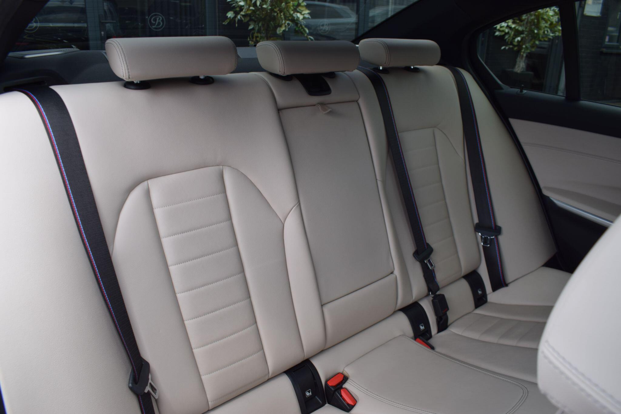 BMW 3 Series view 29