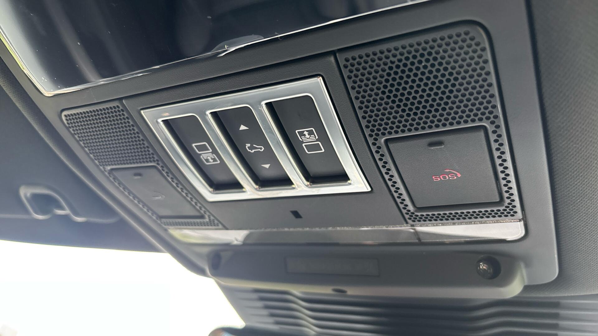 Land Rover Discovery view 29