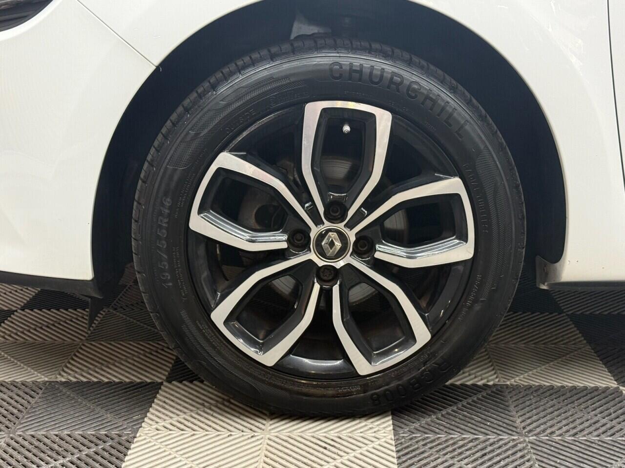 Renault Clio view 4