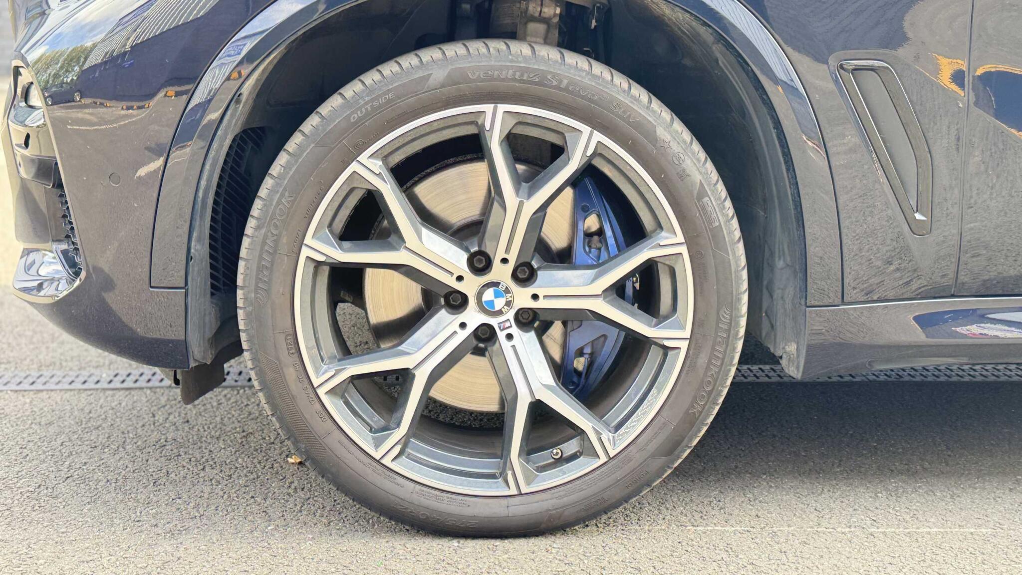 BMW X5 view 4