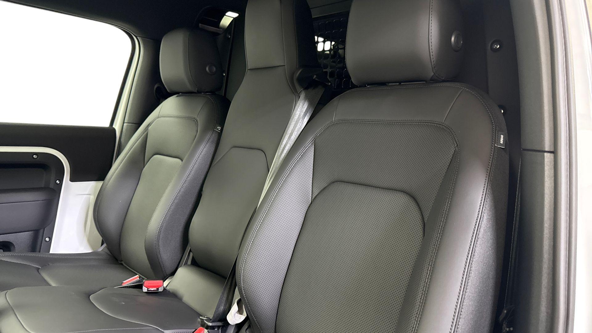 Land Rover Defender view 4