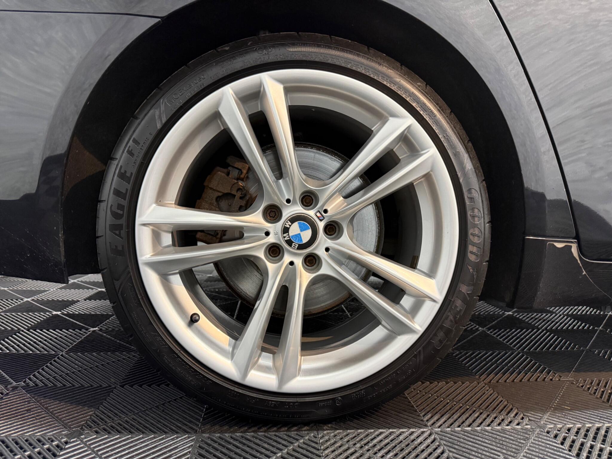 BMW 7 Series view 28