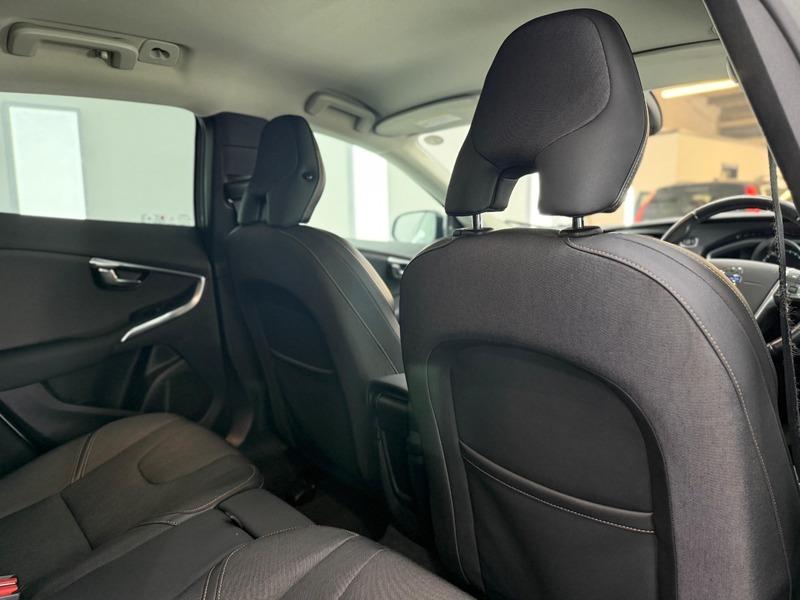 2013 Volvo V40 Cross Country image 24