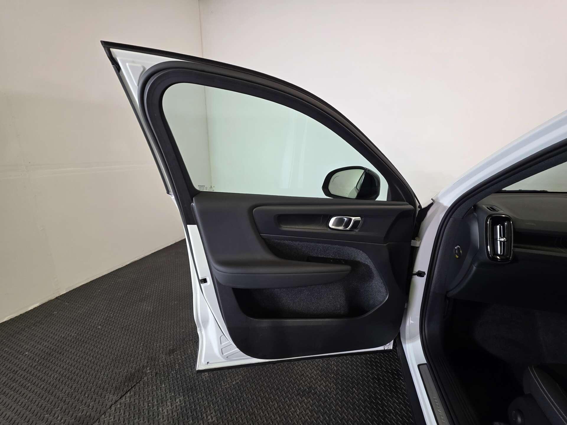 Volvo XC40 view 48