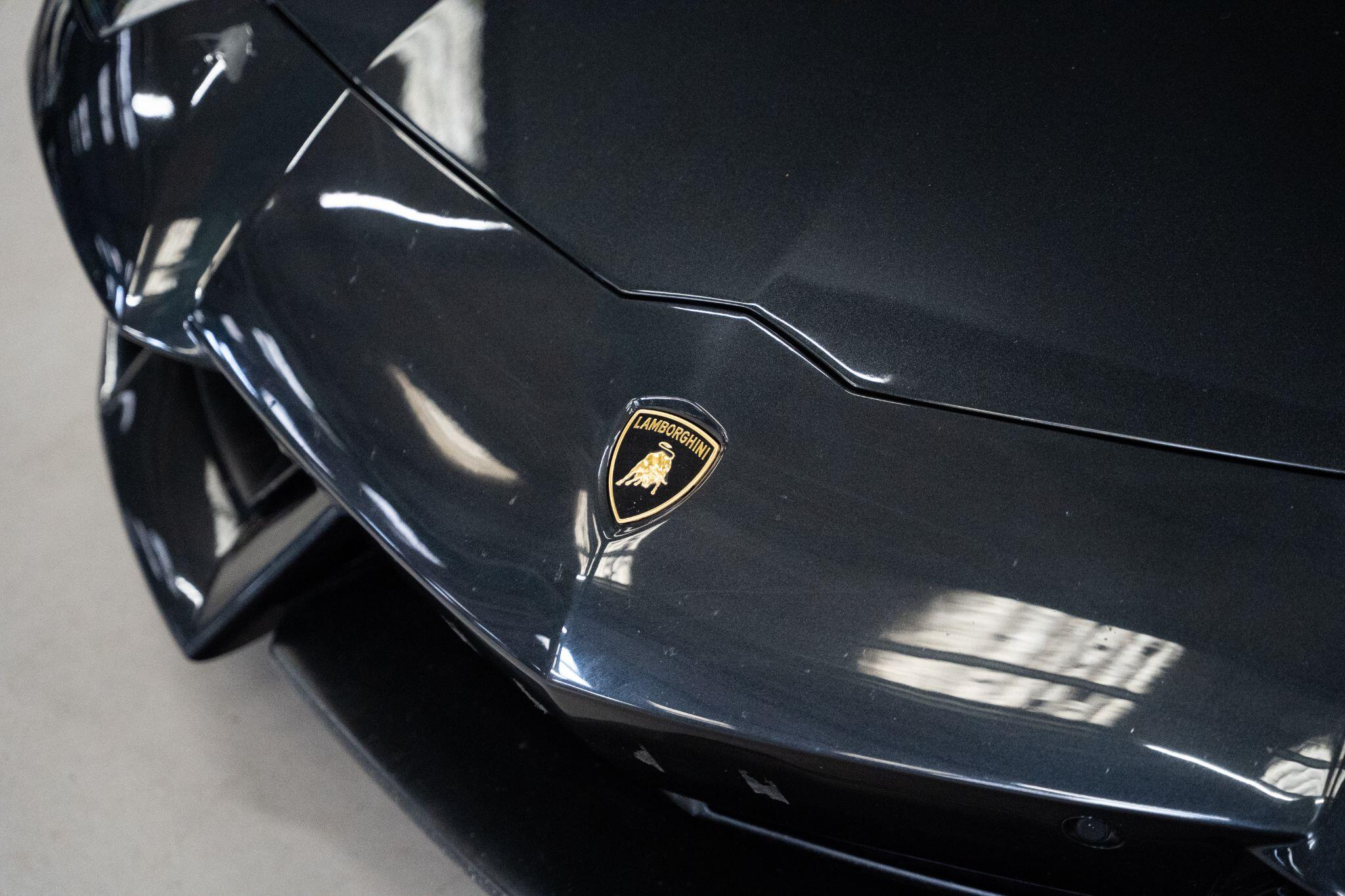 Lamborghini Aventador view 41