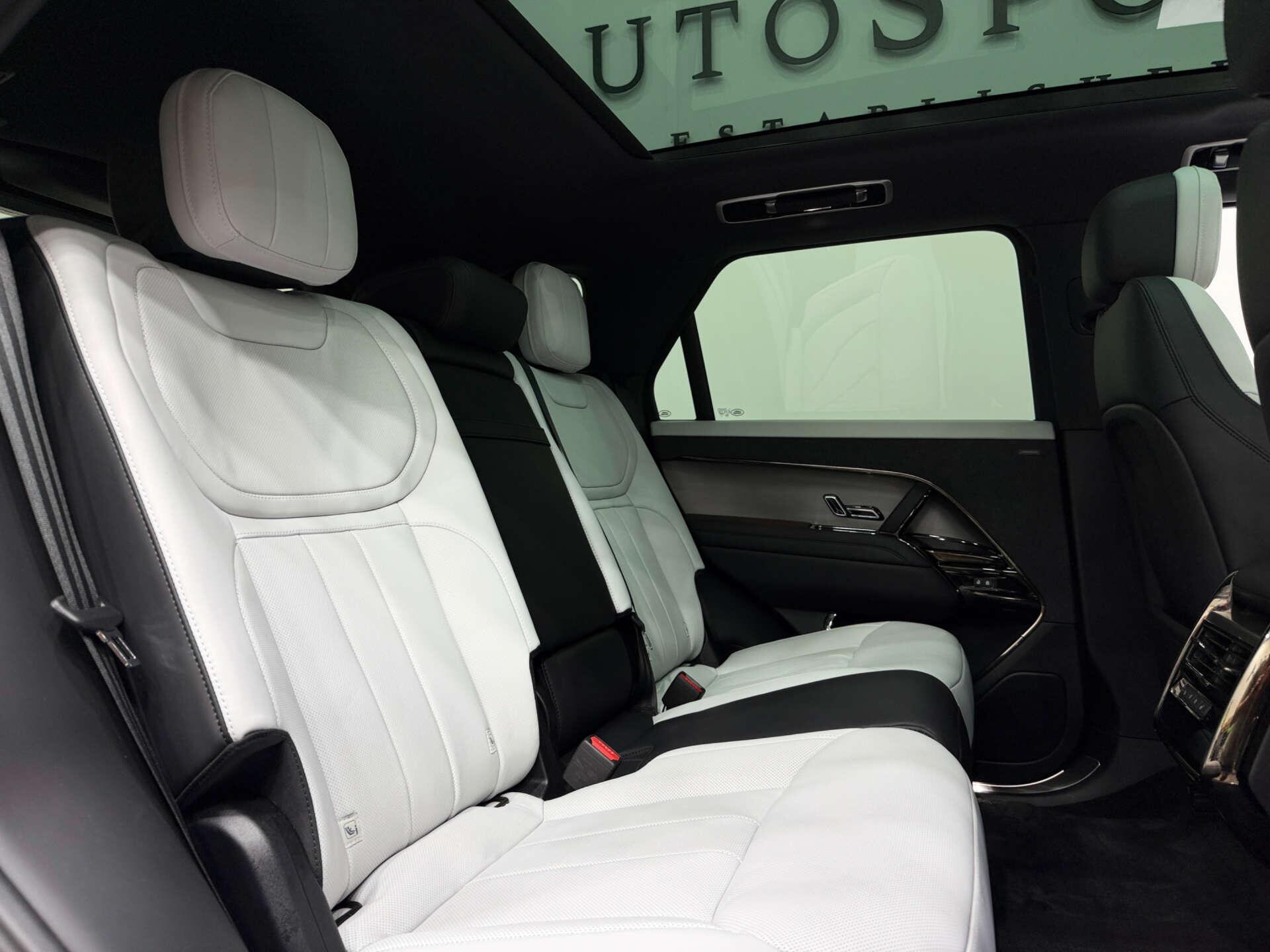 Land Rover Range Rover Sport view 13