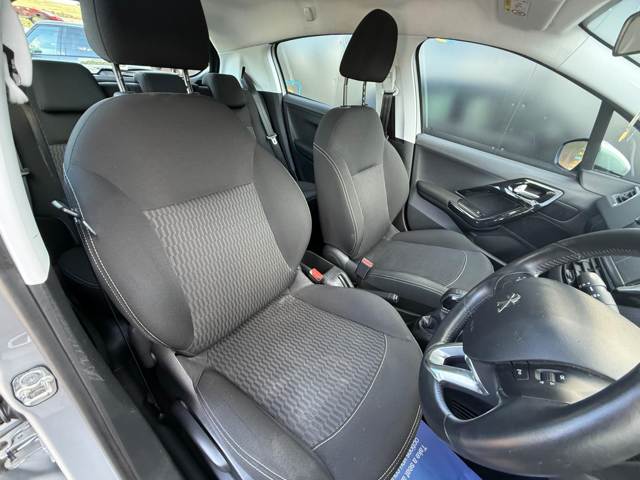 Peugeot 208 view 19