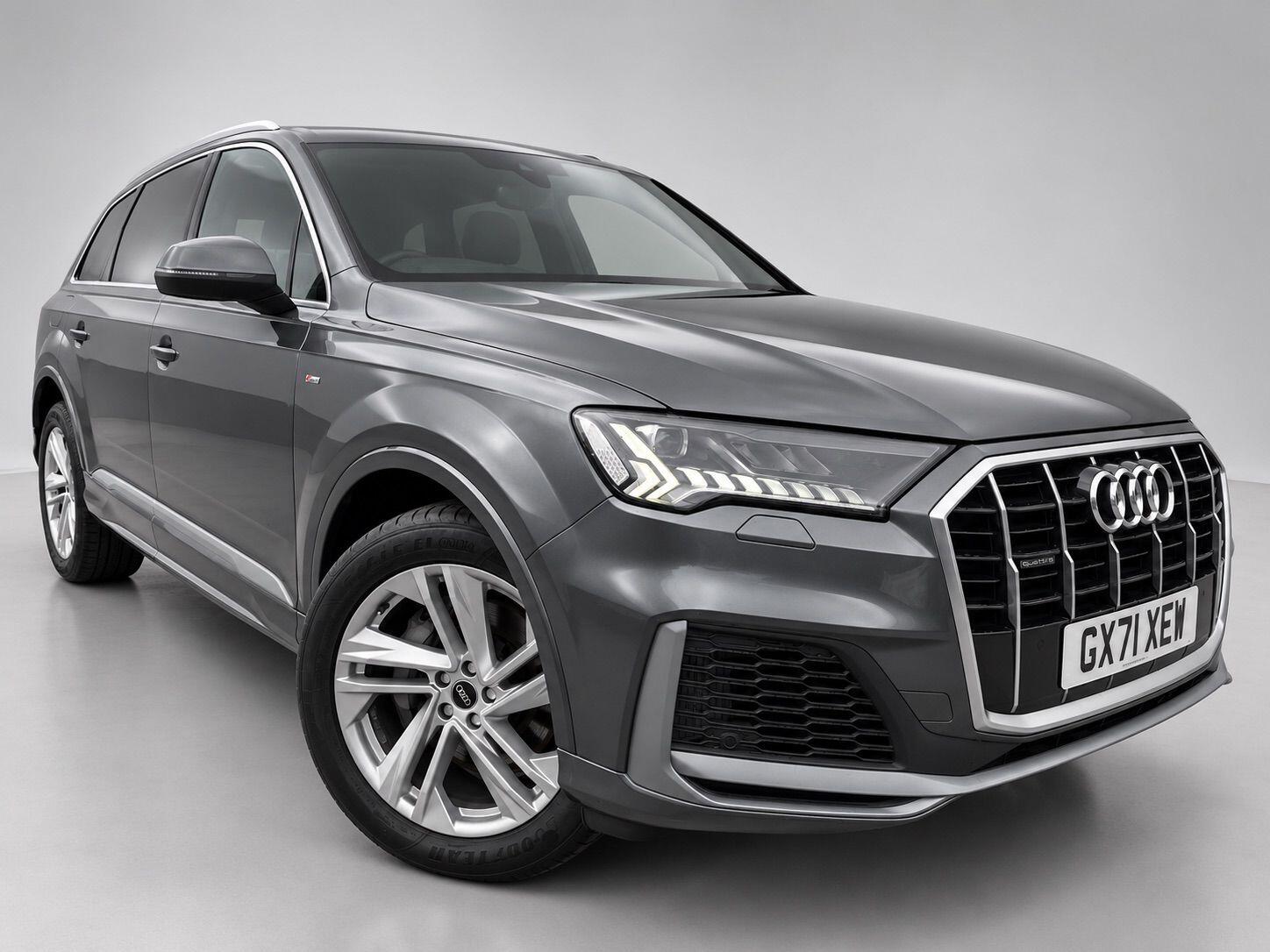 Audi Q7 view 4