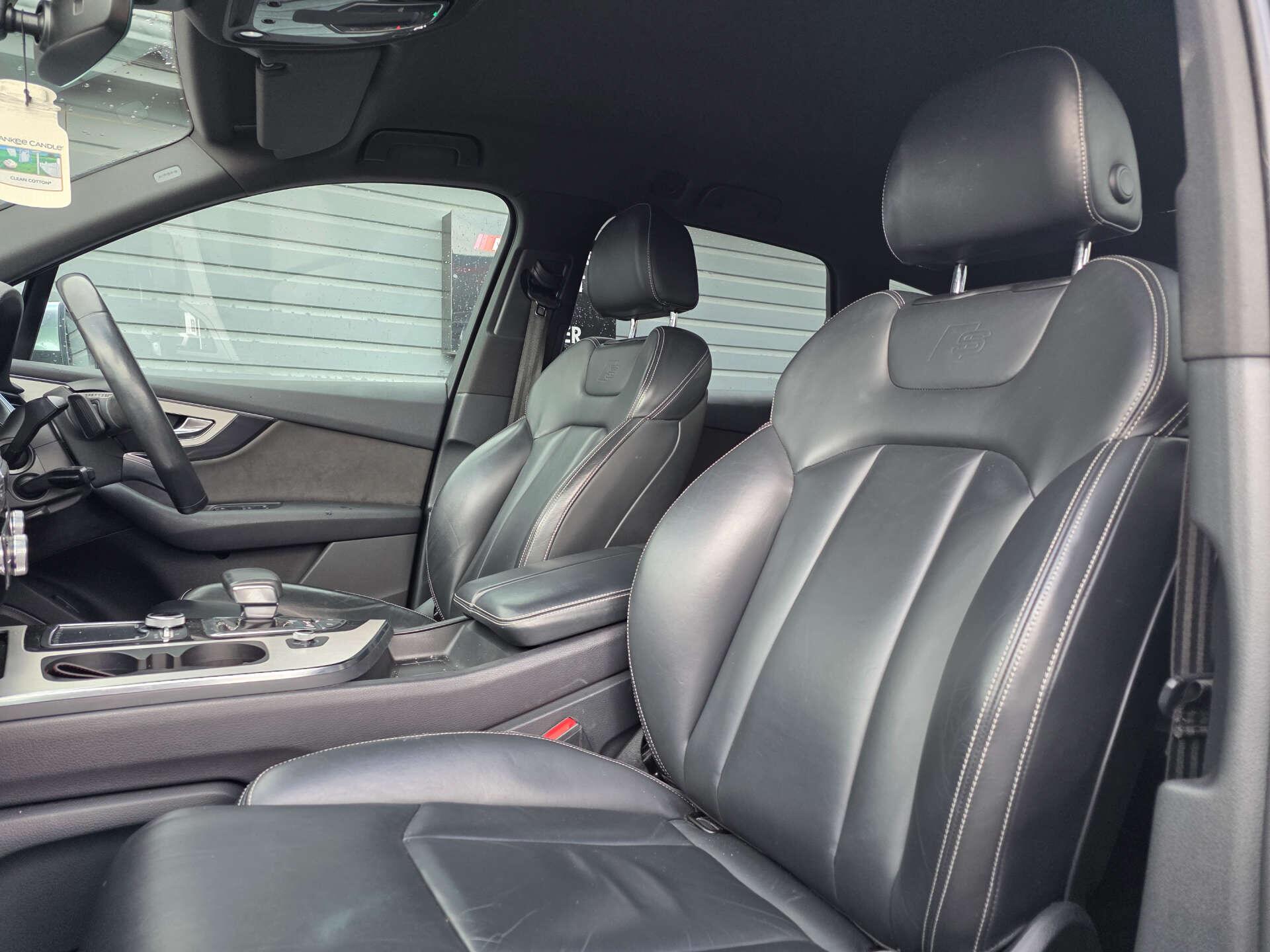 Audi SQ7 view 18