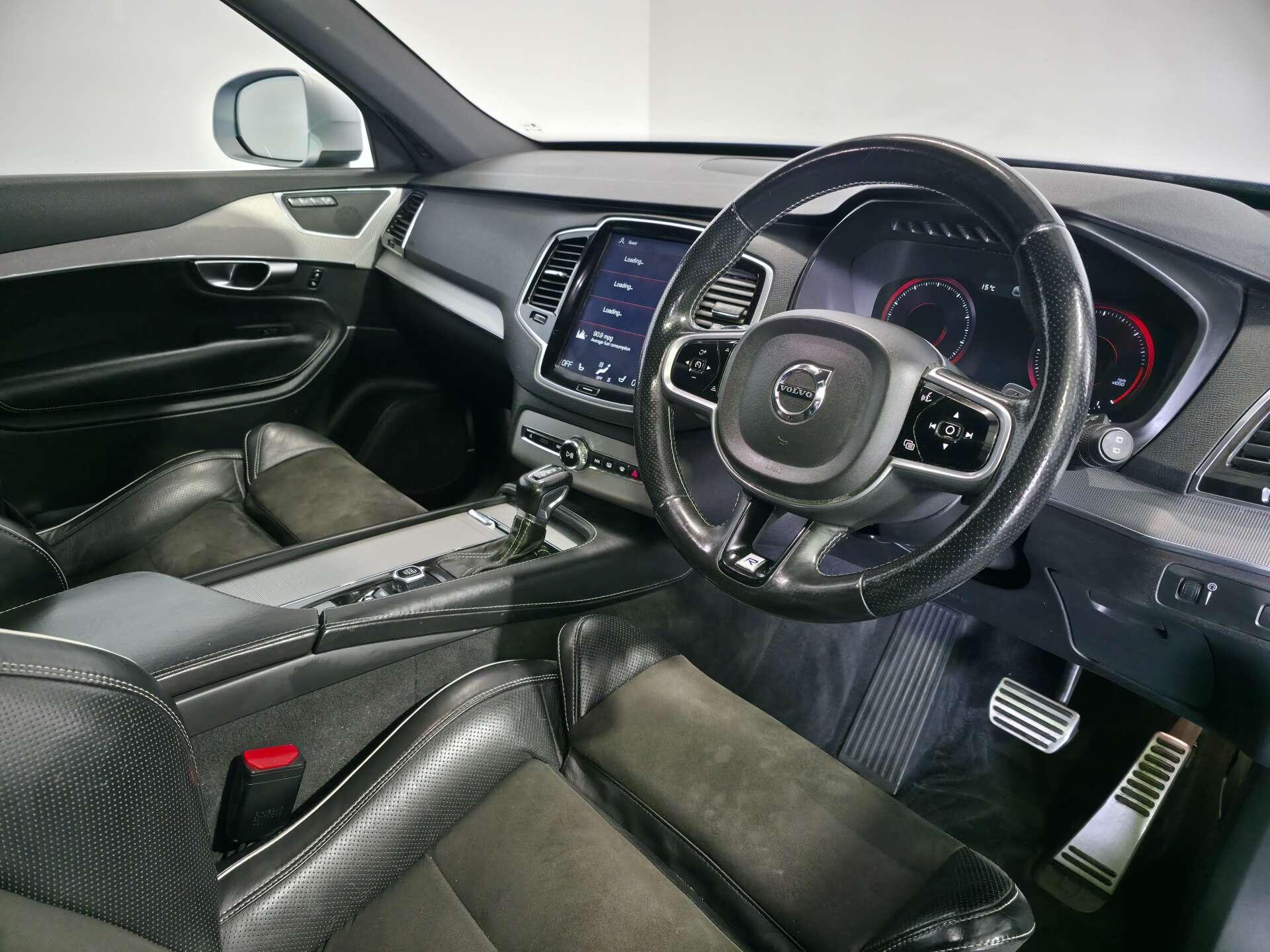 Volvo XC90 view 10