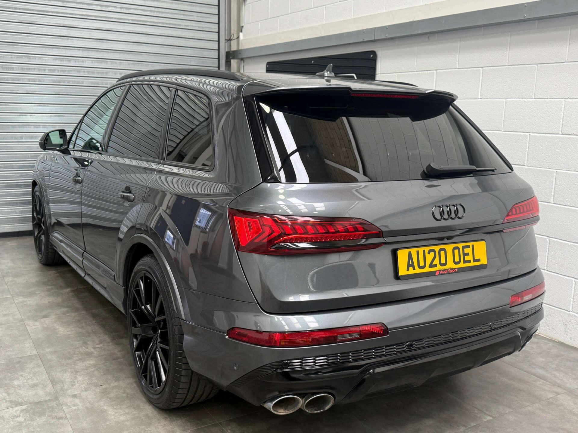 Audi SQ7 view 10