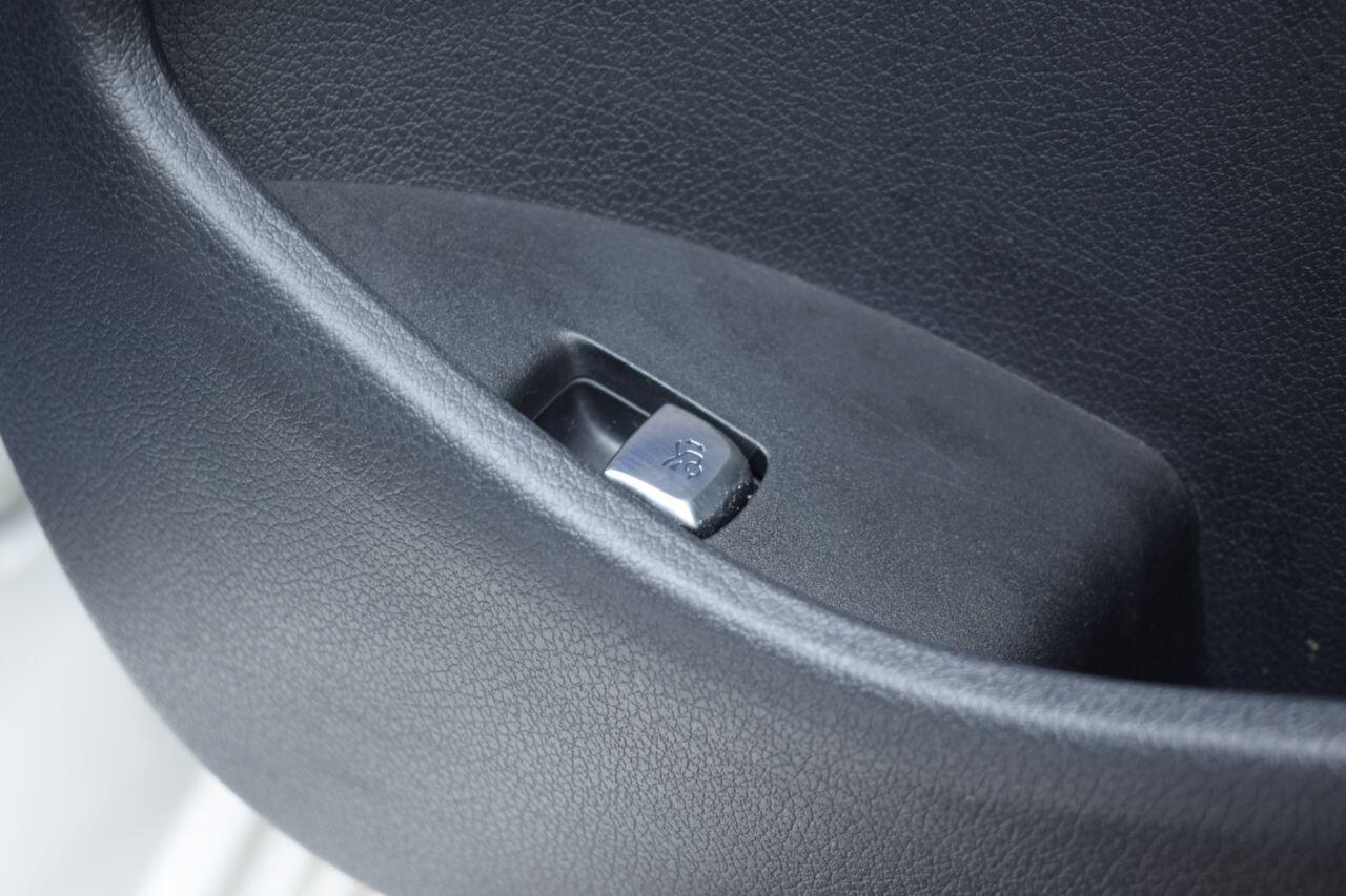 Mercedes-Benz E-Class view 56