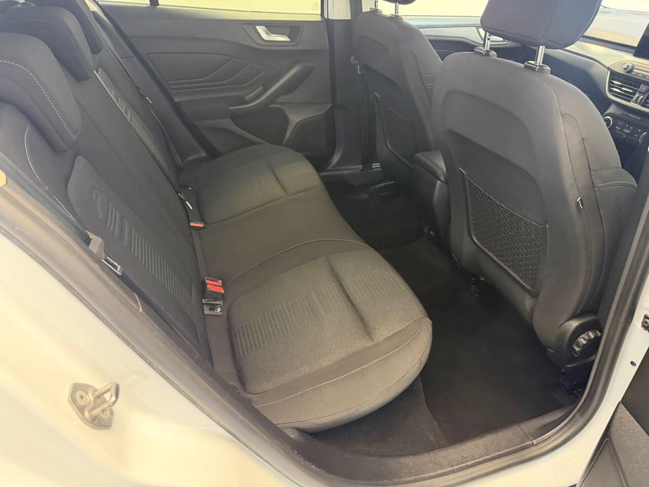 Ford Focus view 22