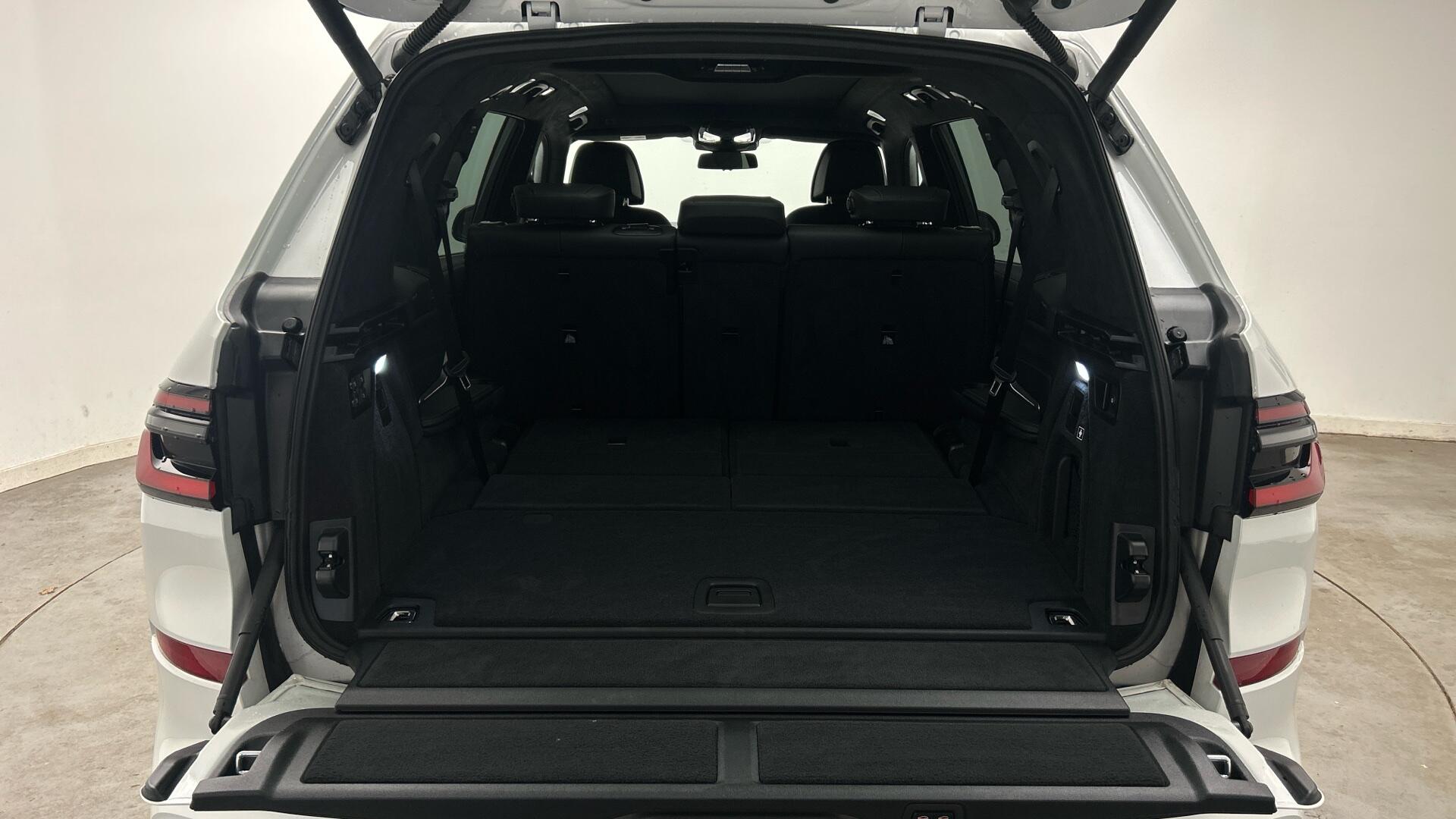 BMW X7 view 13