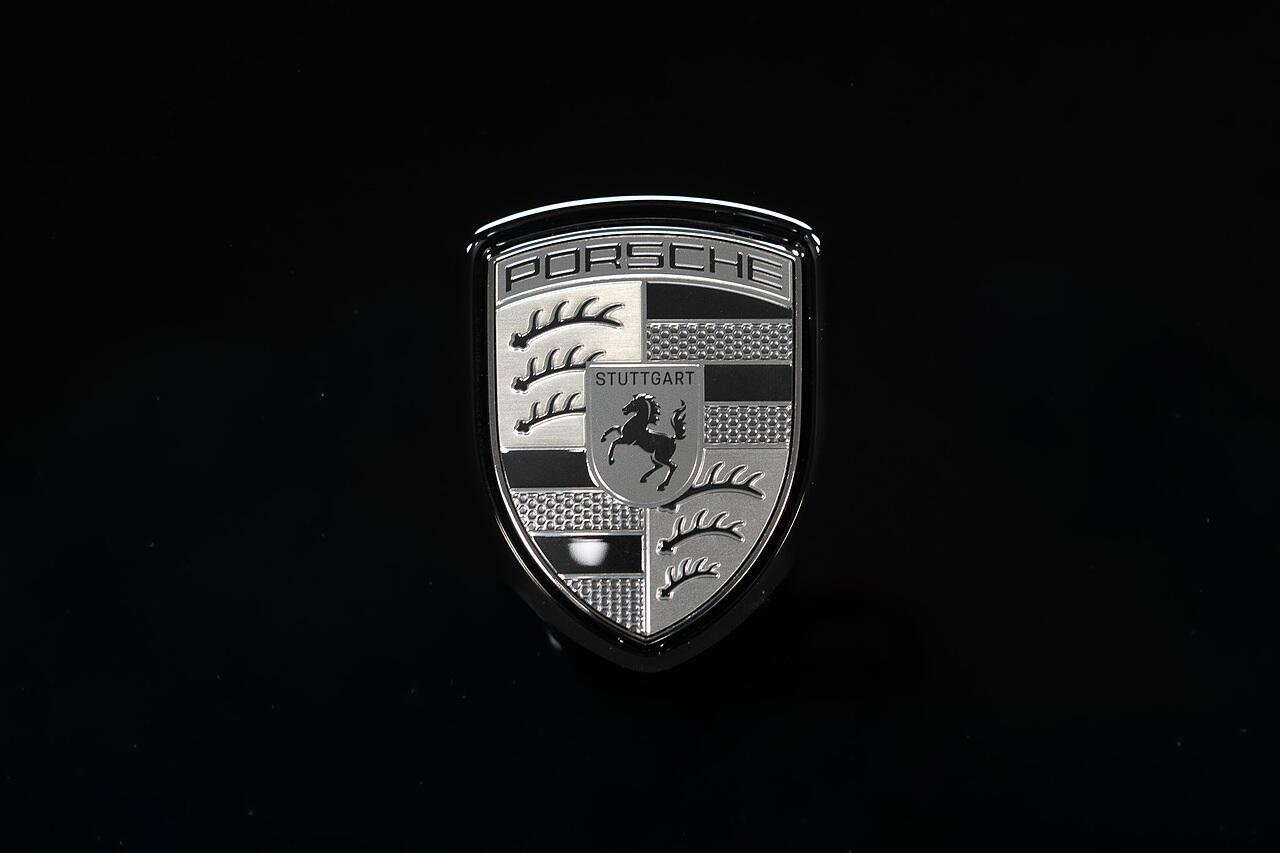 Porsche 911 view 29