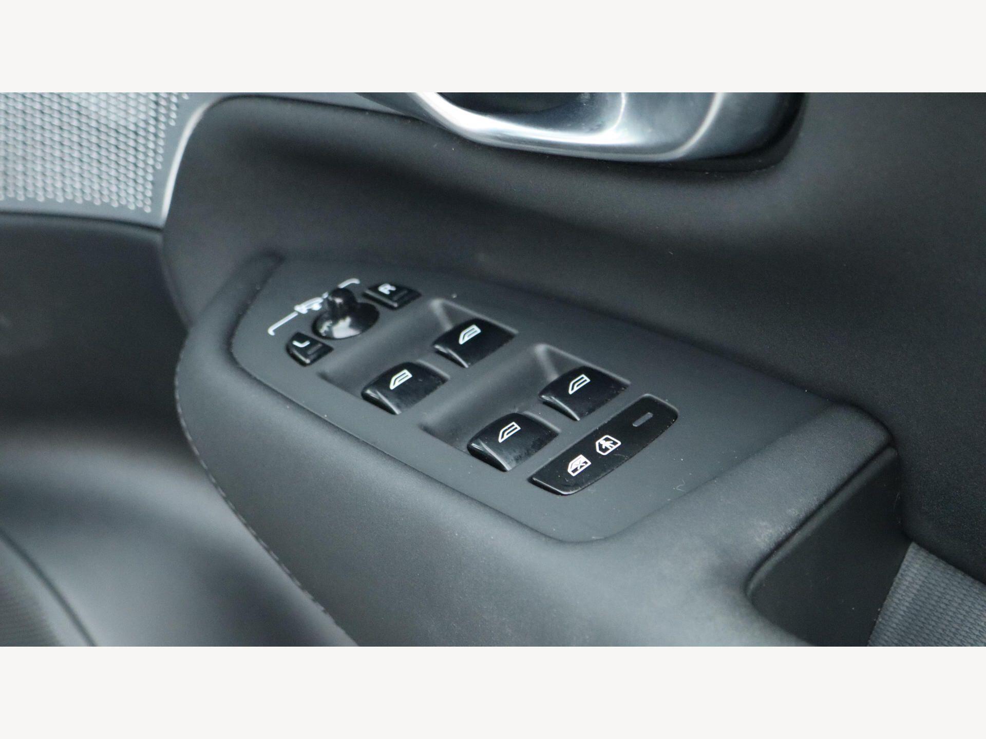 Volvo XC90 view 25
