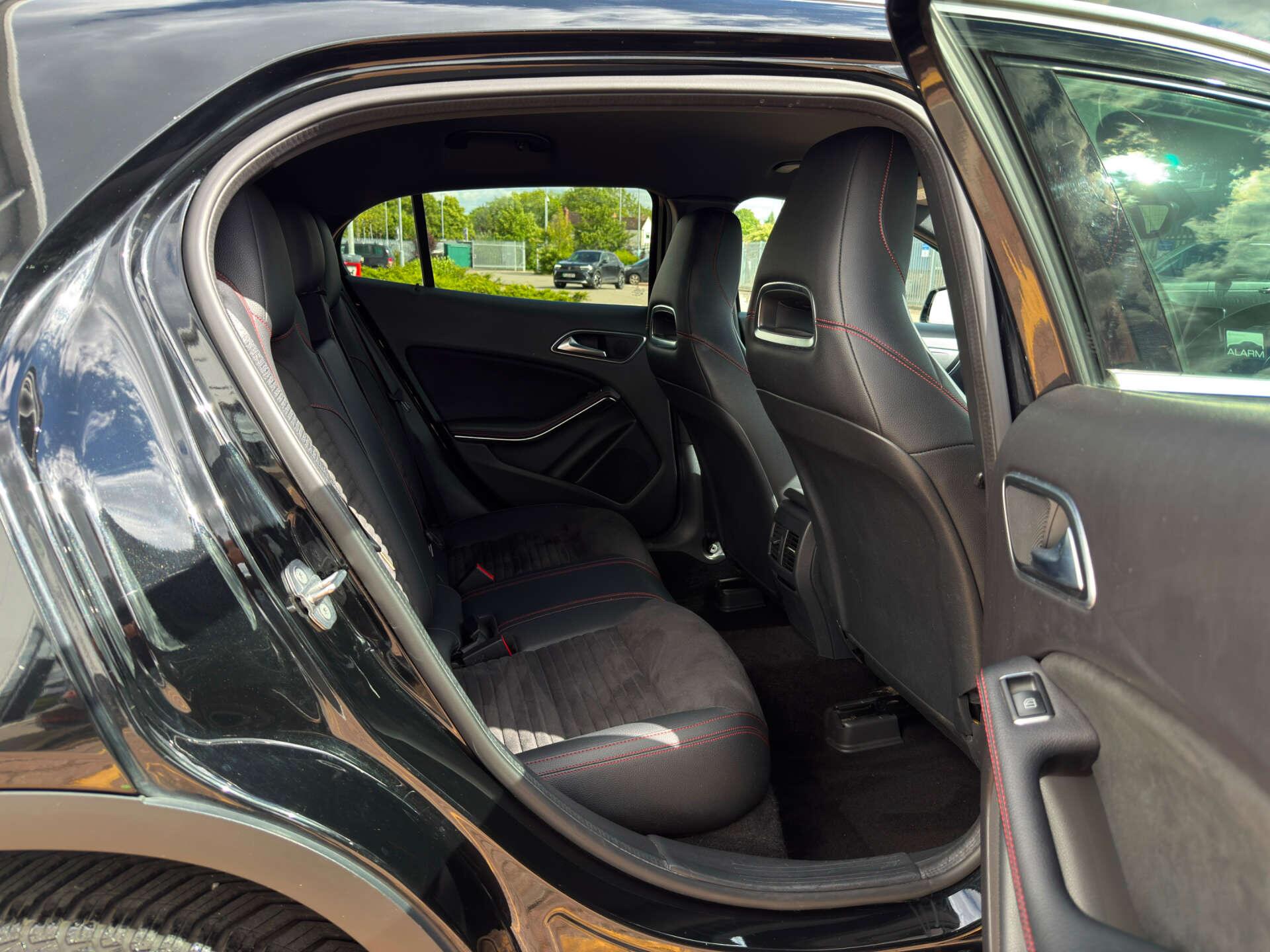 Mercedes-Benz Gla view 24