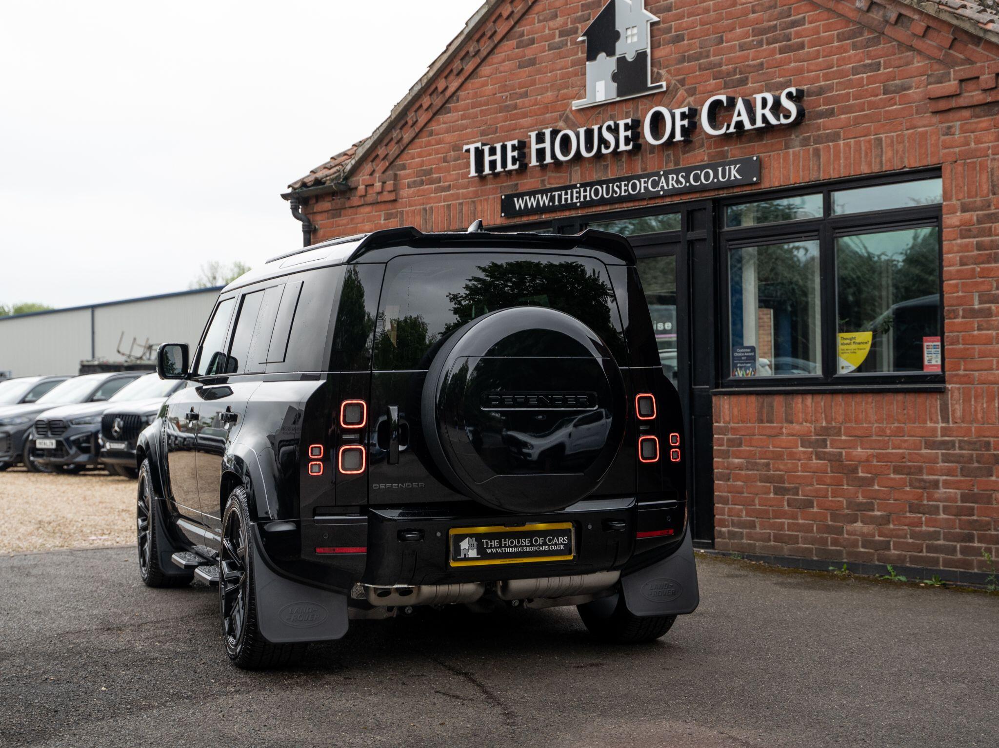Land Rover Defender 110 view 12