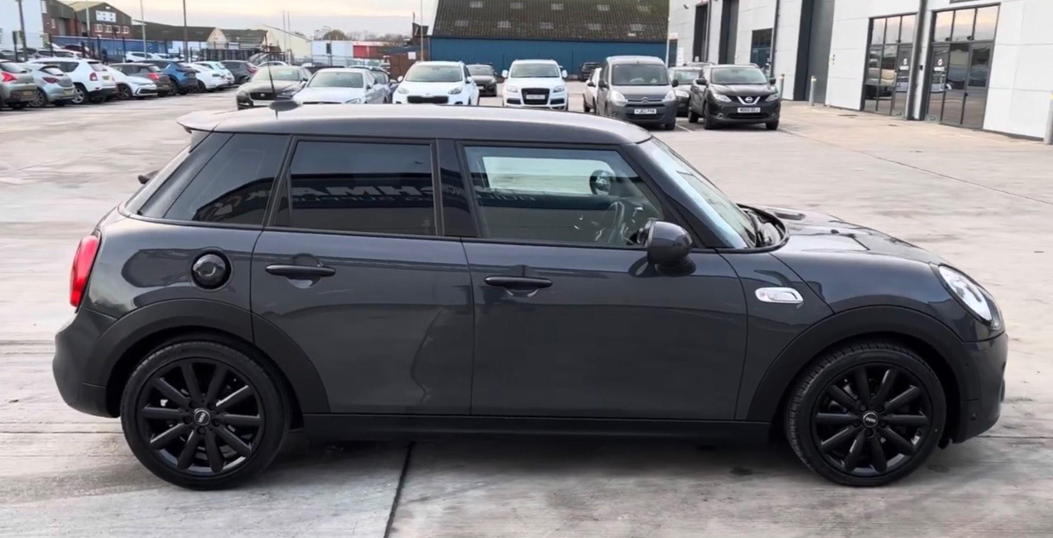 Mini Hatch view 8