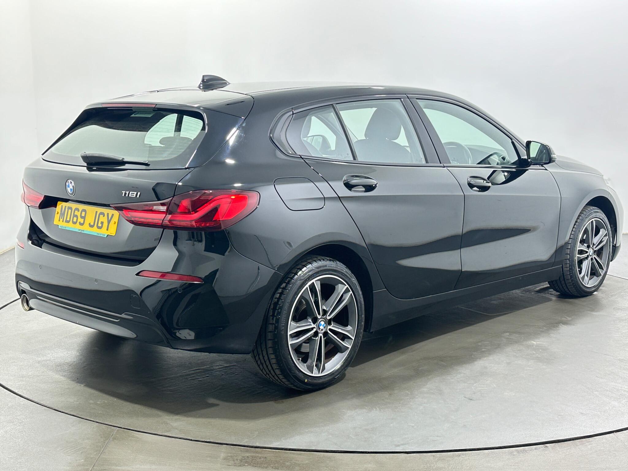 BMW 1 Series view 8