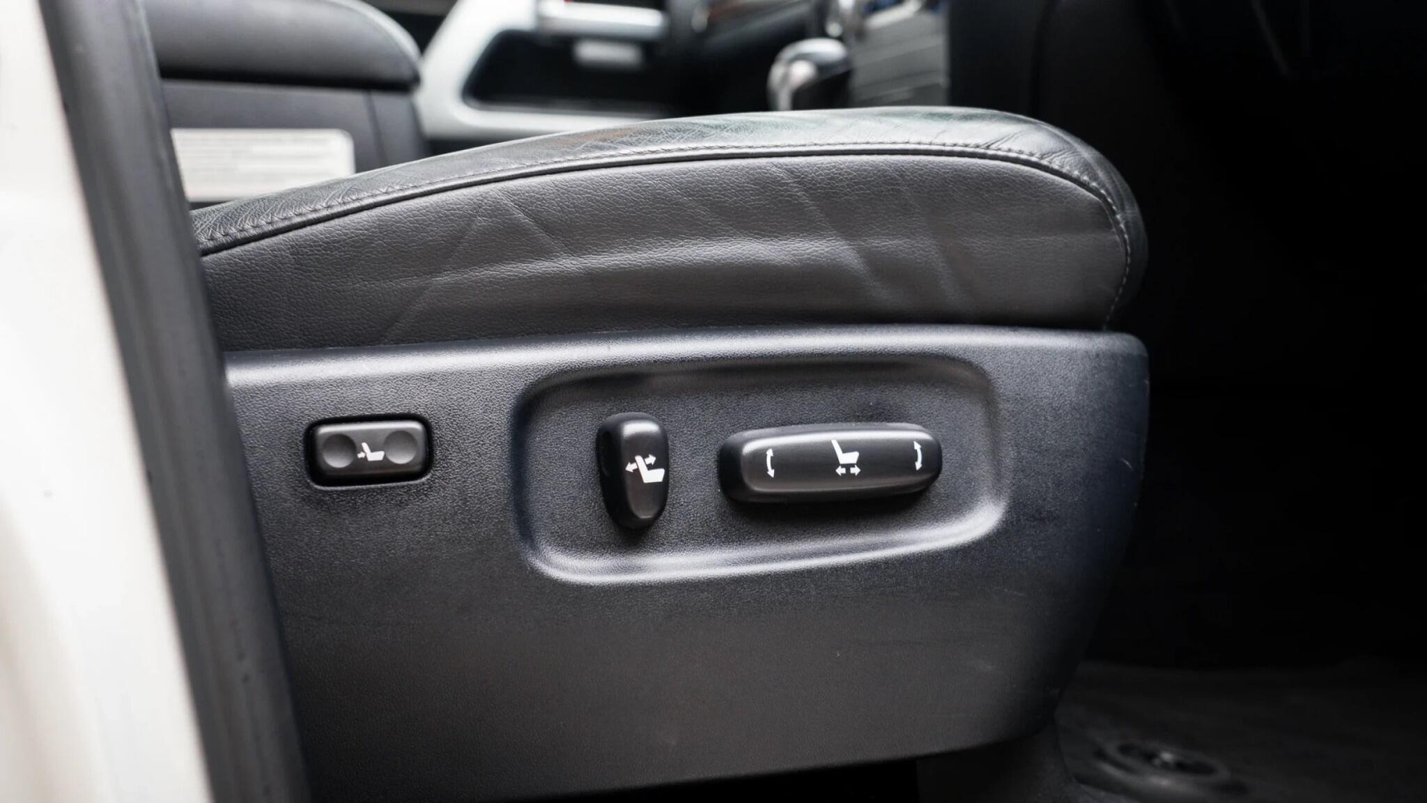 Toyota Land Cruiser view 20