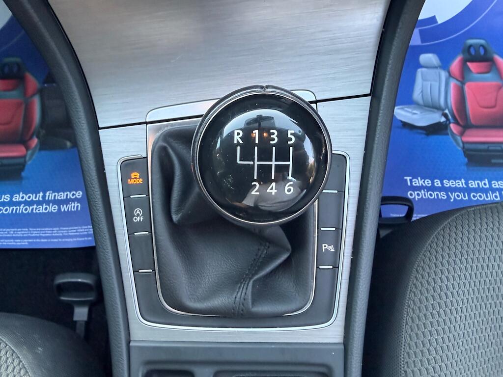 Volkswagen Golf view 17