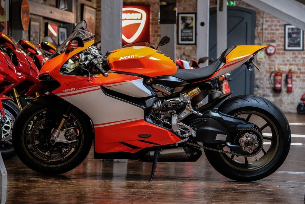Ducati 1199 Superleggera view 2