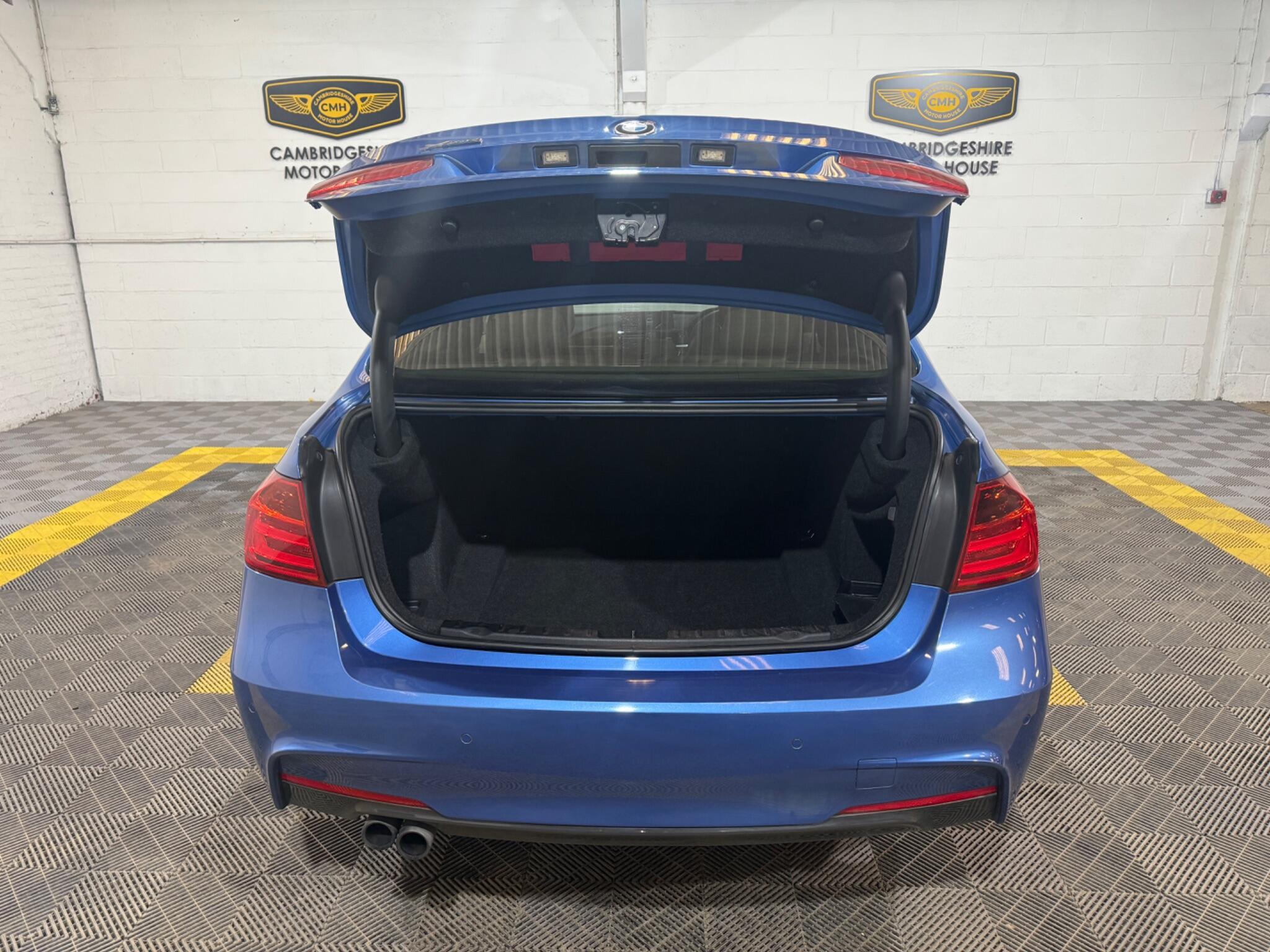 BMW 3 Series view 8