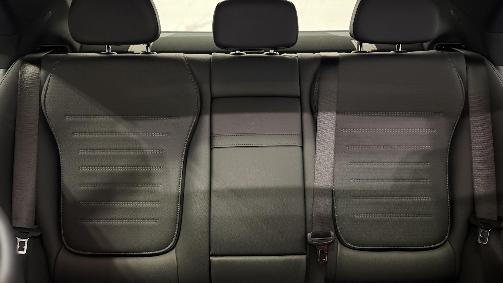 Mercedes-Benz C-Class view 44