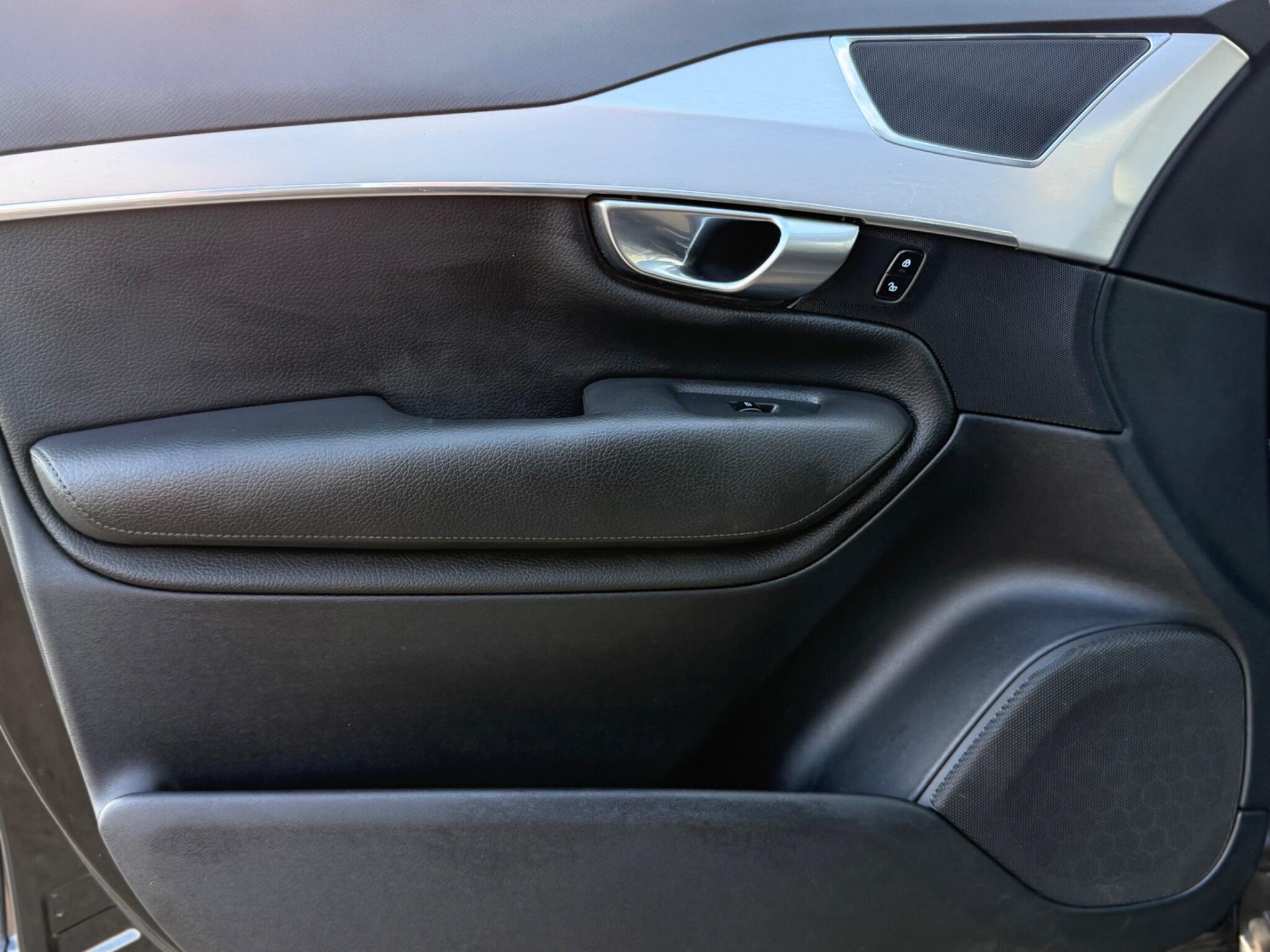 Volvo XC90 view 31