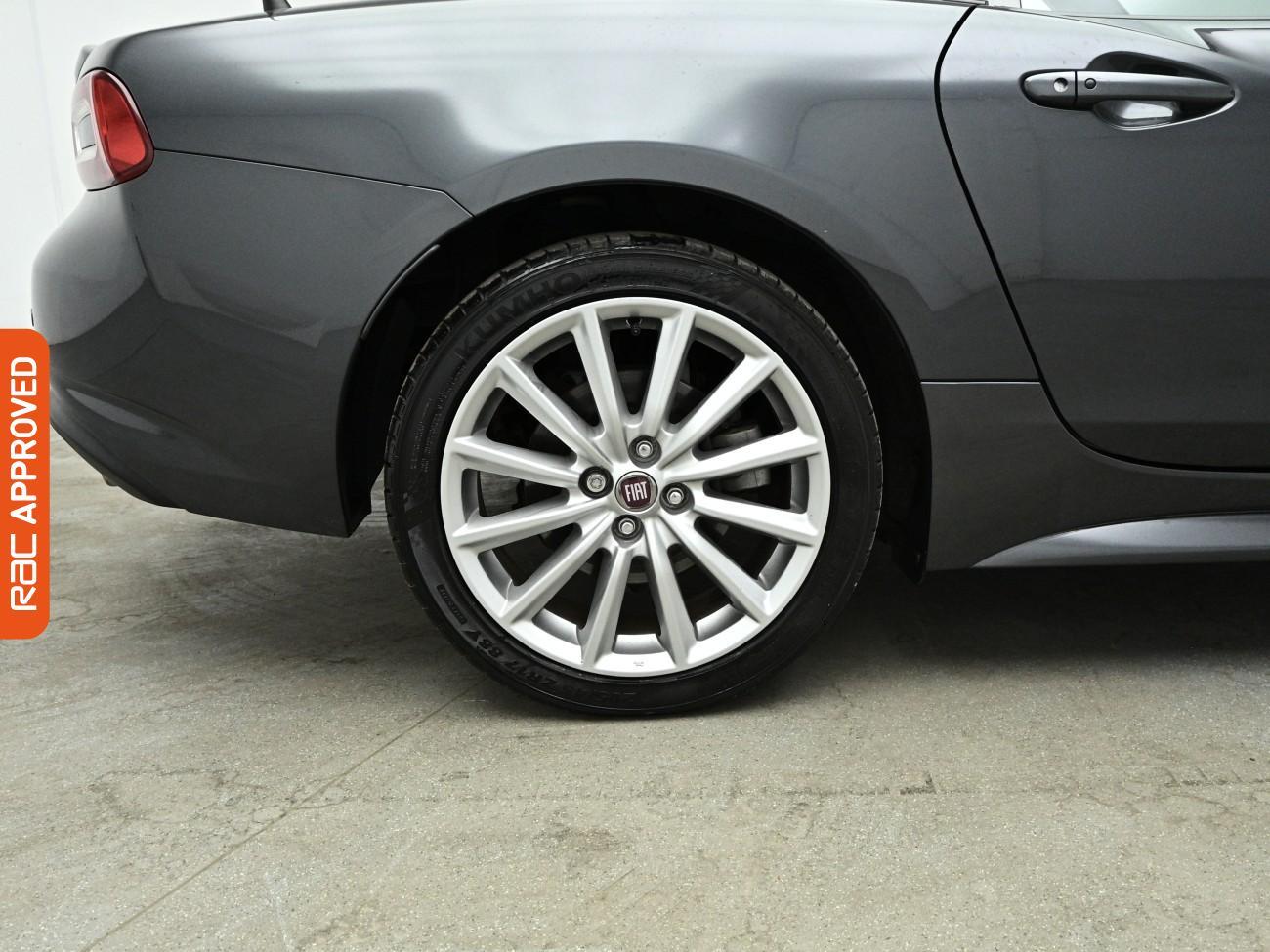 Fiat 124 Spider view 25