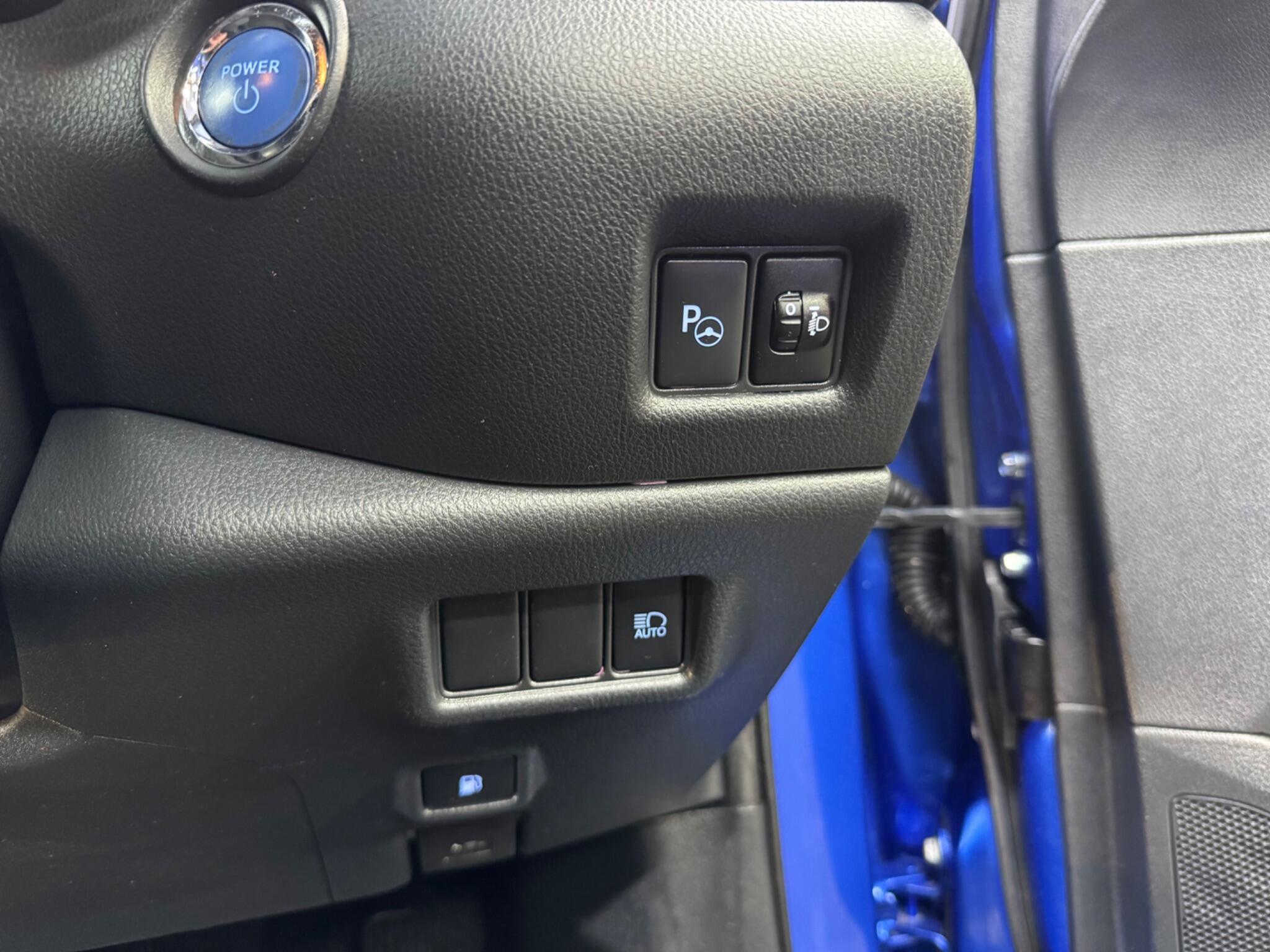 Toyota C-HR view 37