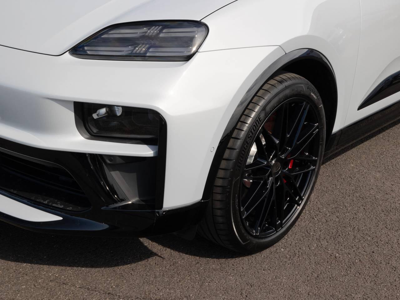 Porsche Macan view 18