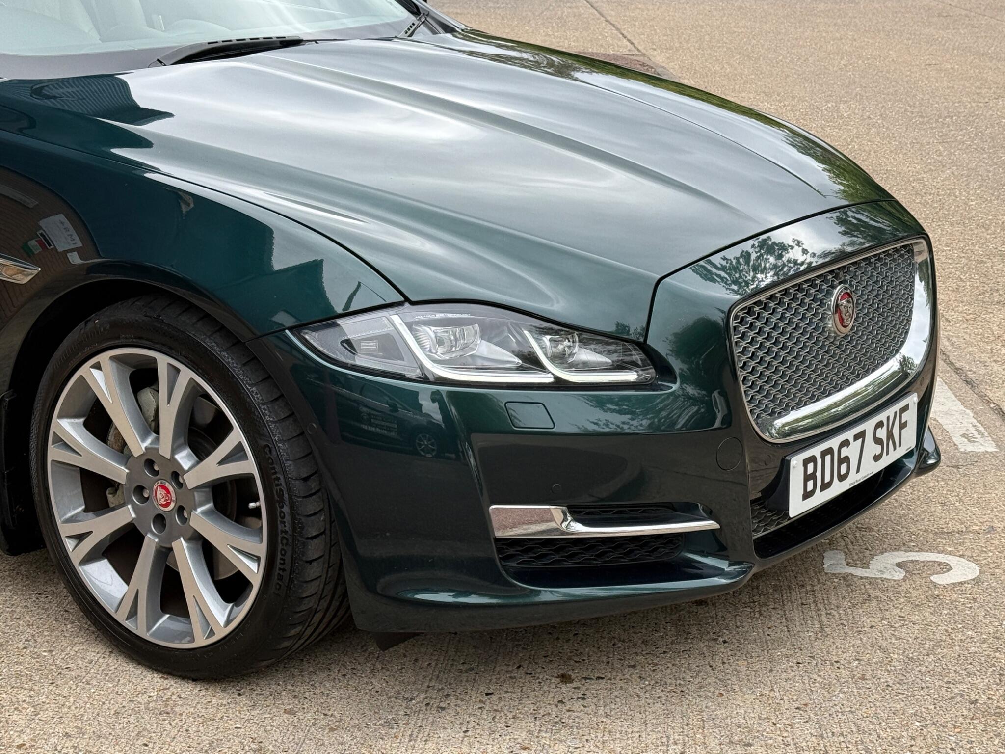 Jaguar XJ view 4