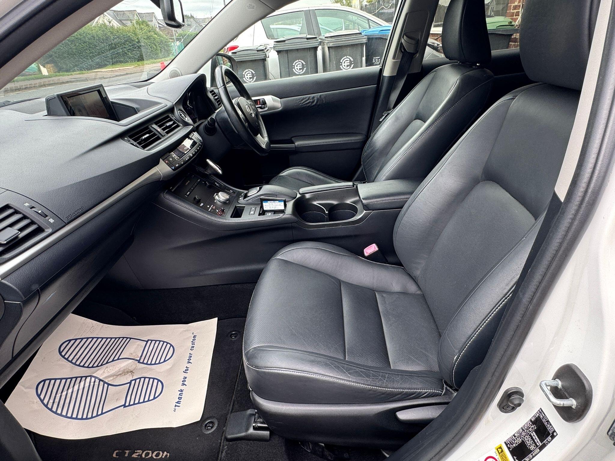 Lexus CT view 11
