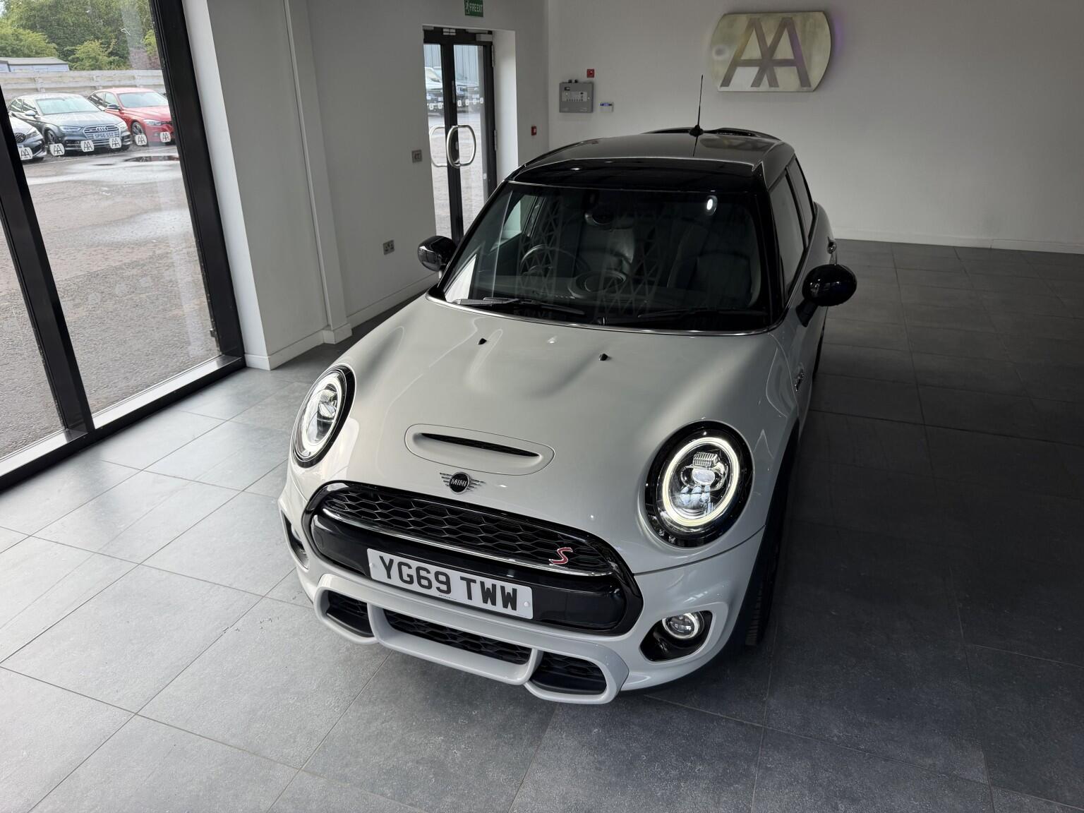 Mini Cooper view 35