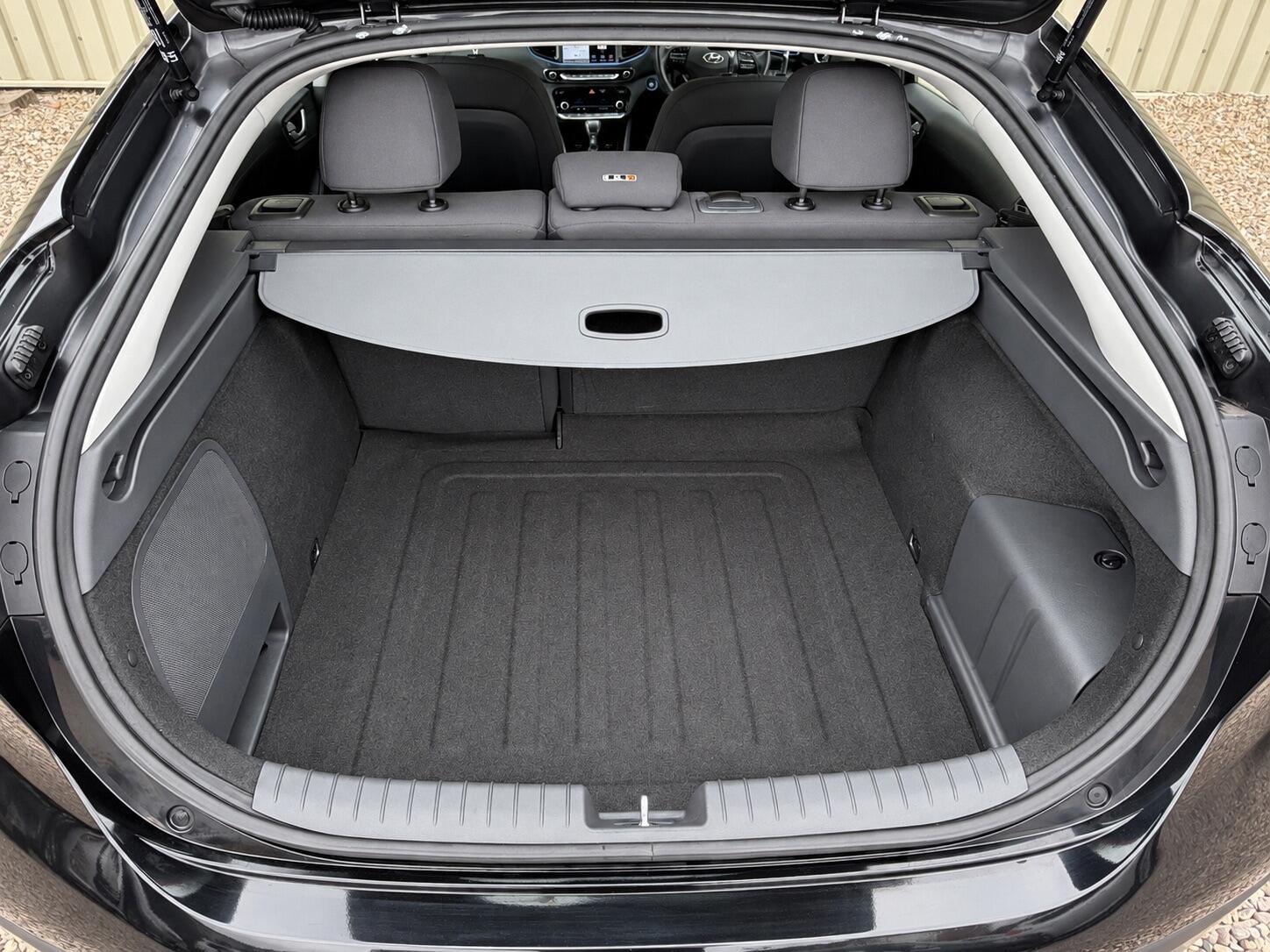 Hyundai Ioniq view 27