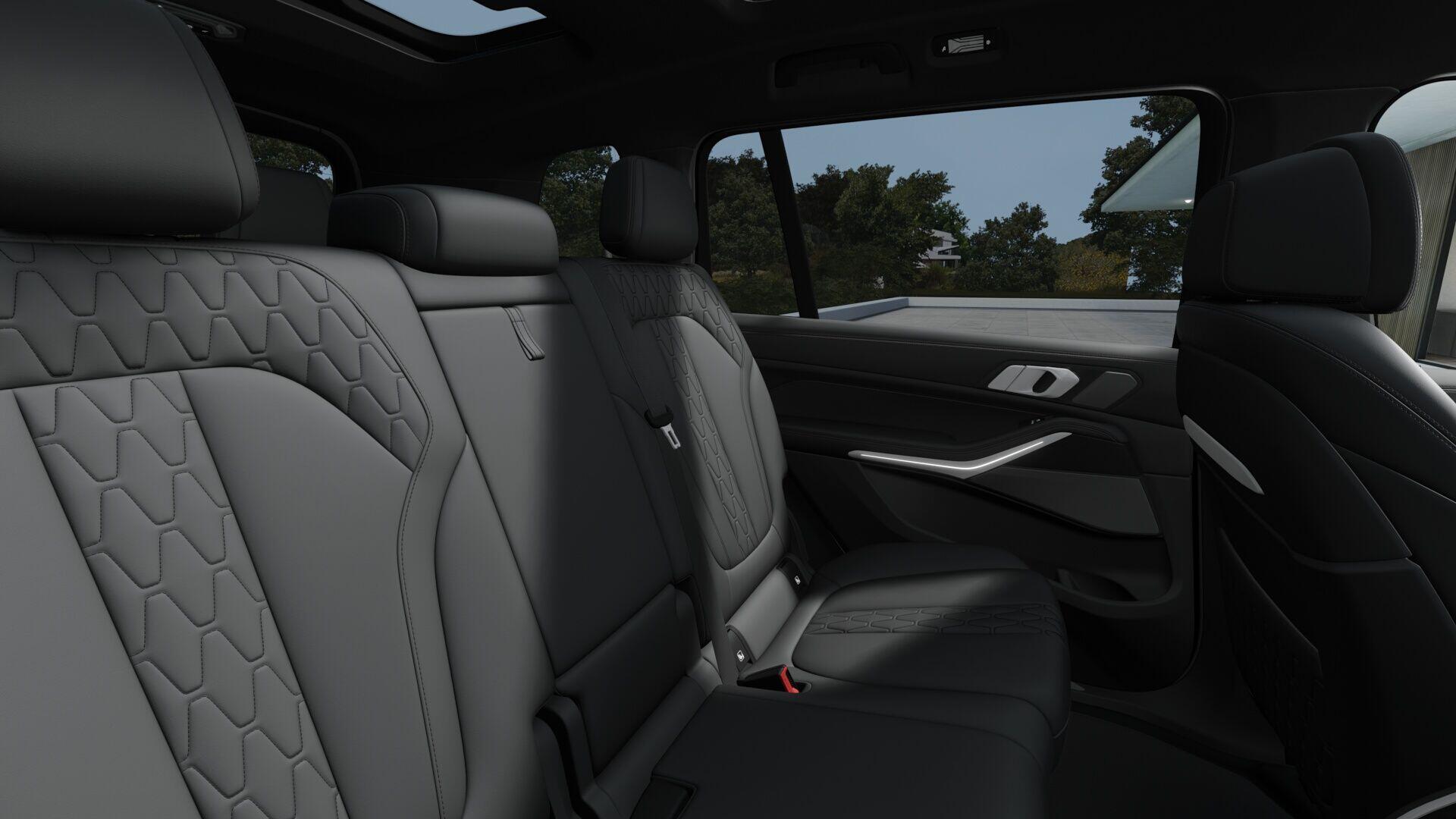 BMW X7 view 8