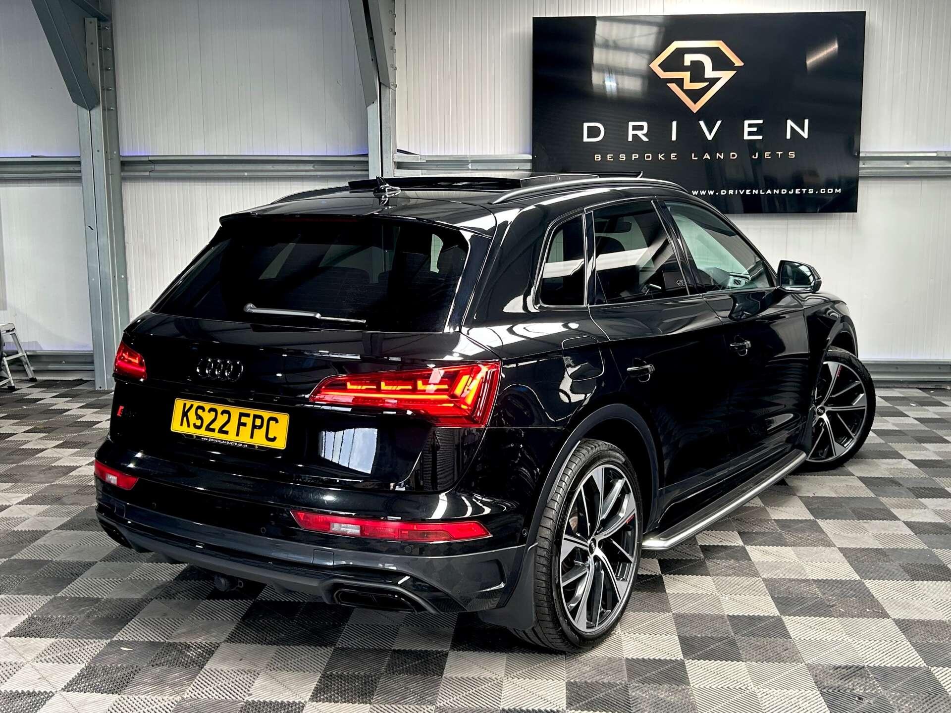 Audi Q5 view 3