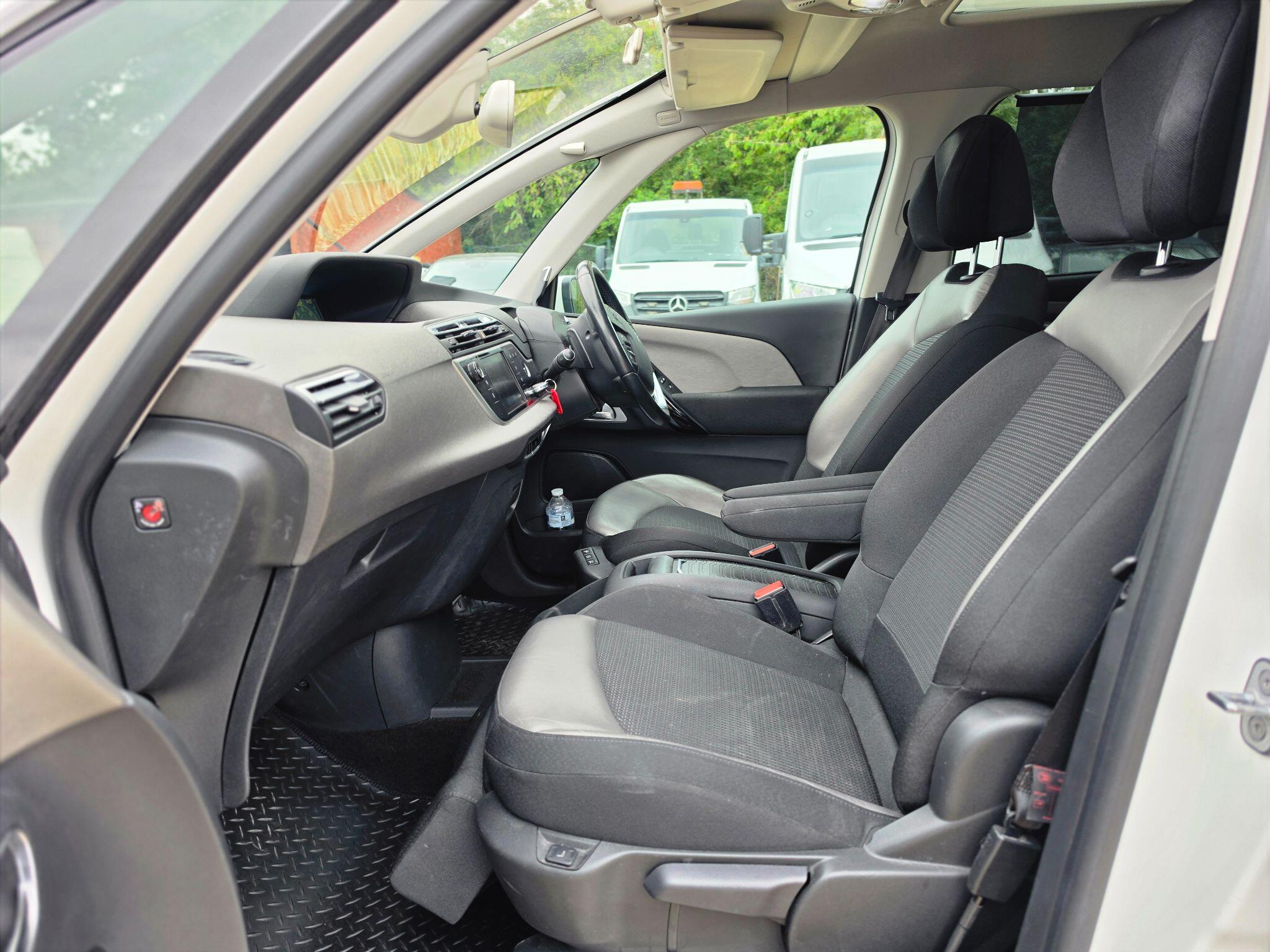 Citroen Grand C4 Picasso view 8