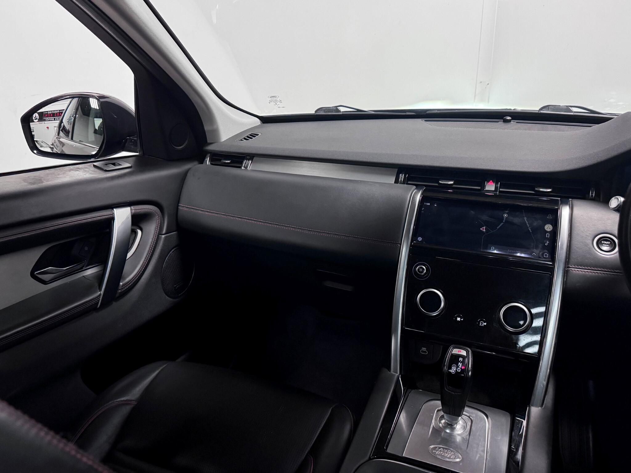 Land Rover Discovery Sport view 14