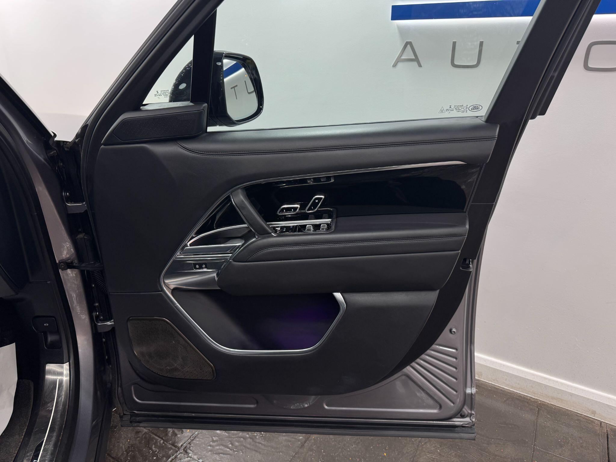 Land Rover Range Rover view 28