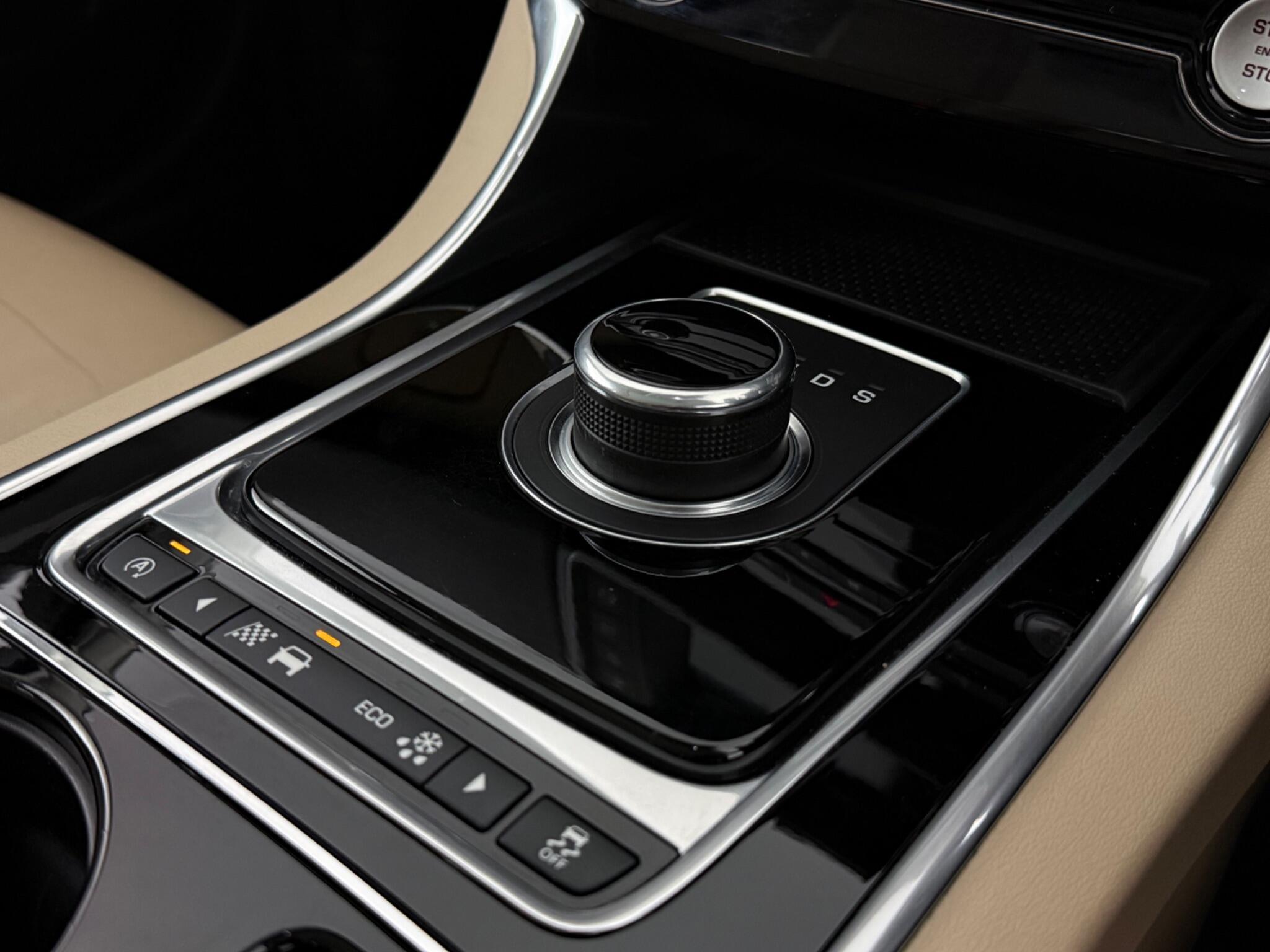 Jaguar Xe view 26