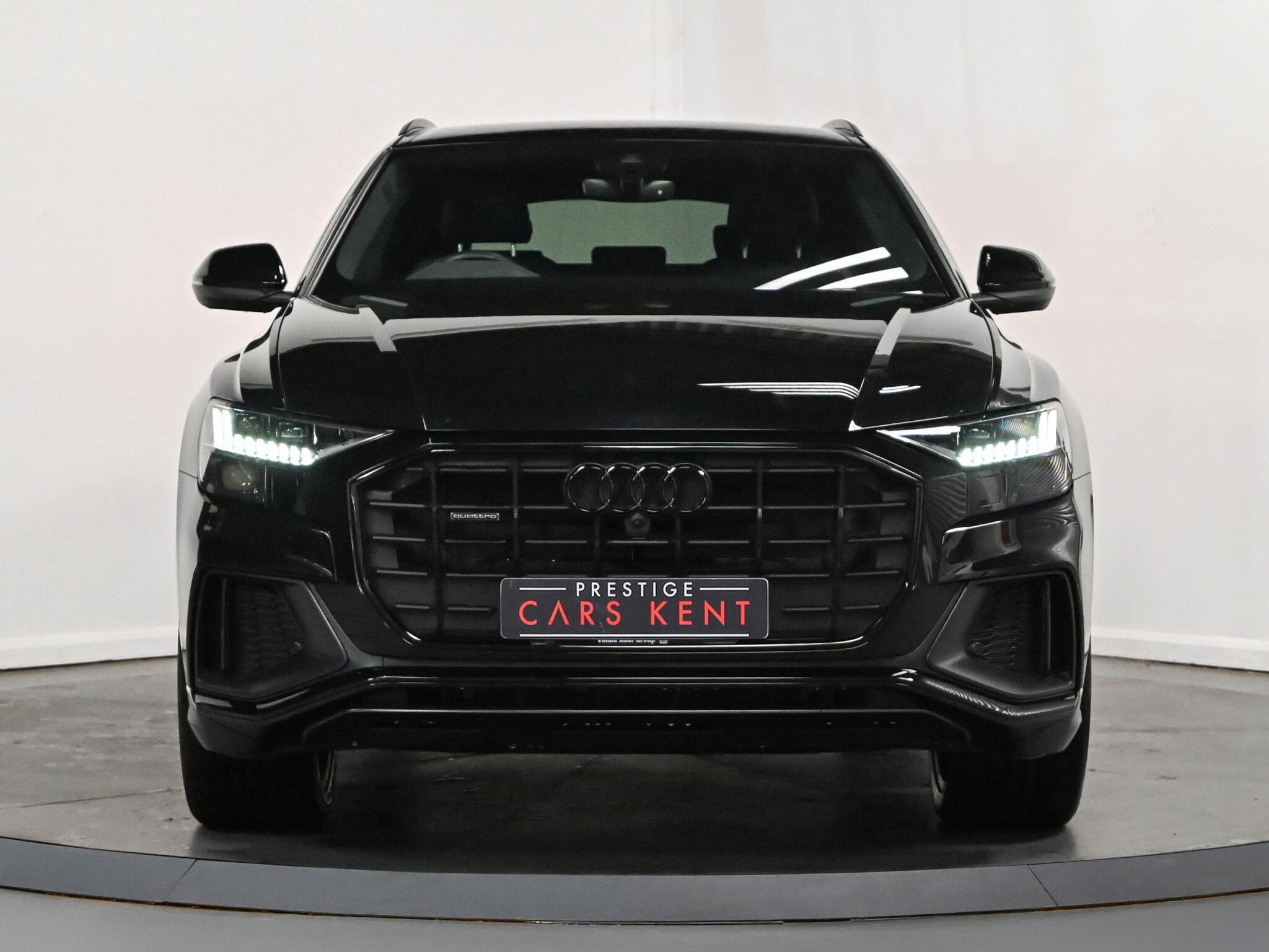 Audi Q8 view 37