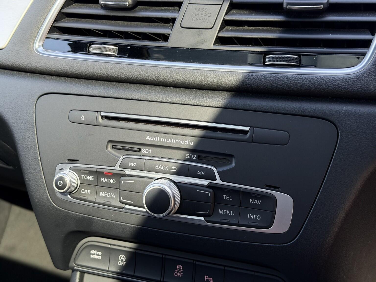 Audi Q3 view 27
