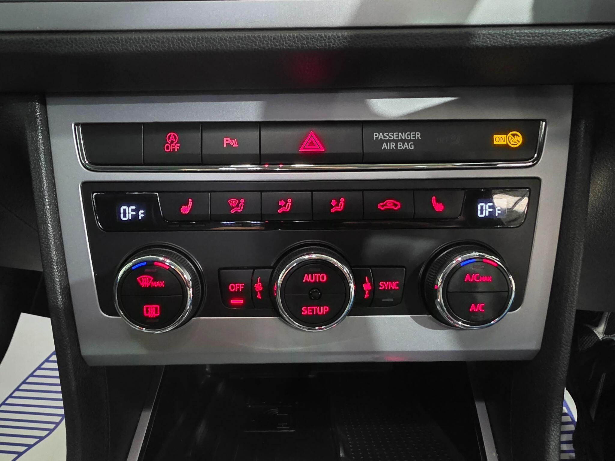 Seat Leon Leon view 10