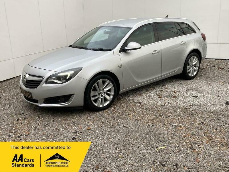 2017 Vauxhall Insignia 2.0 CDTi ecoFLEX SRi Nav Sports Tourer Euro 6 (s/s) 5dr • 120,000 miles image 1