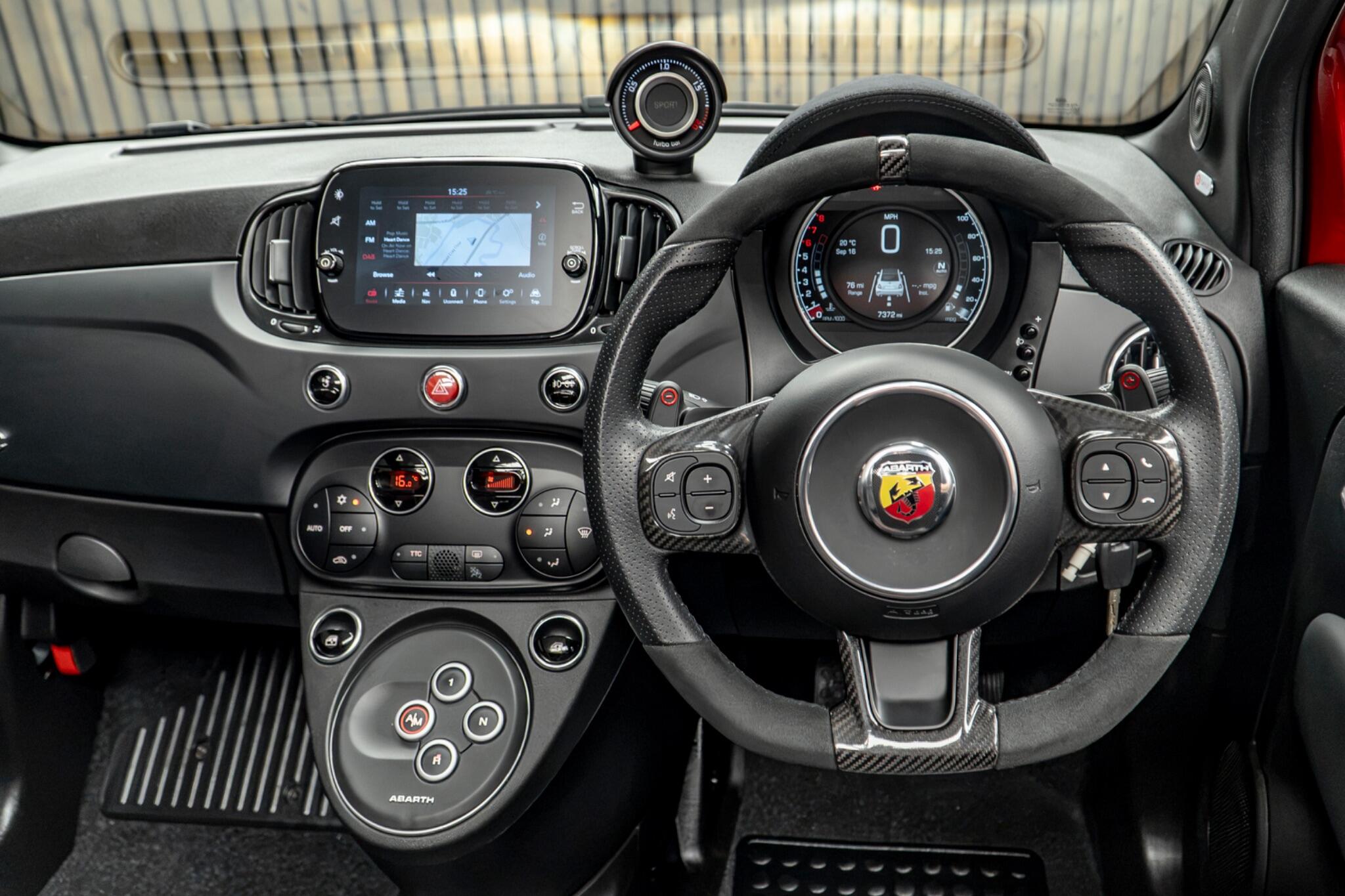 Abarth 695C view 27