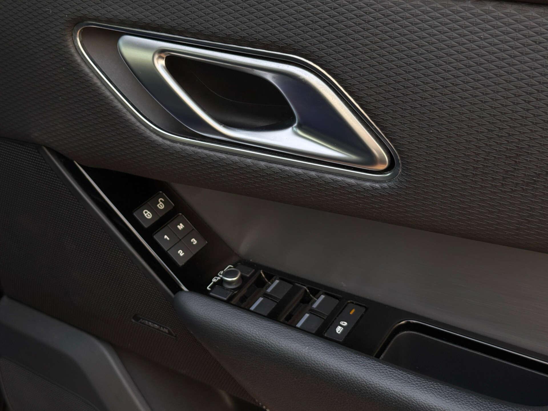 Land Rover Range Rover Velar view 21